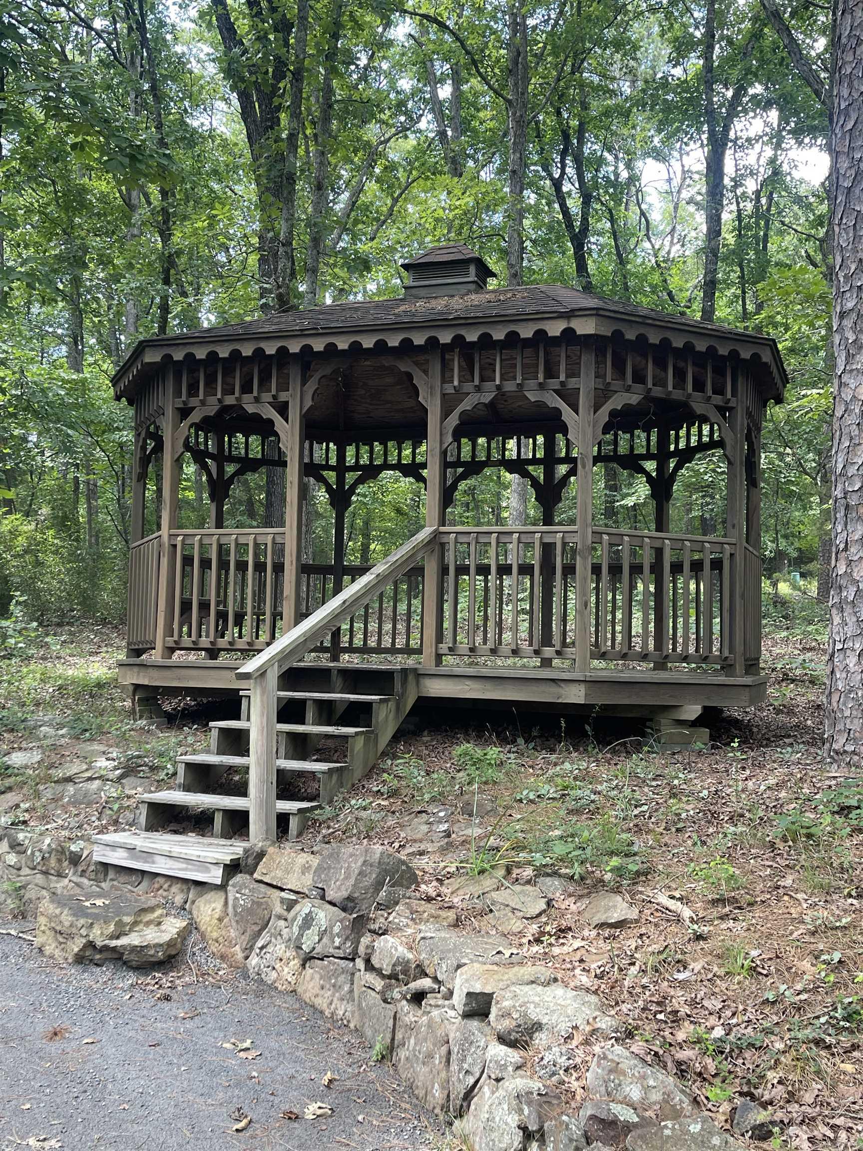 106 Oak Park Lane  Fairfield Bay, AR