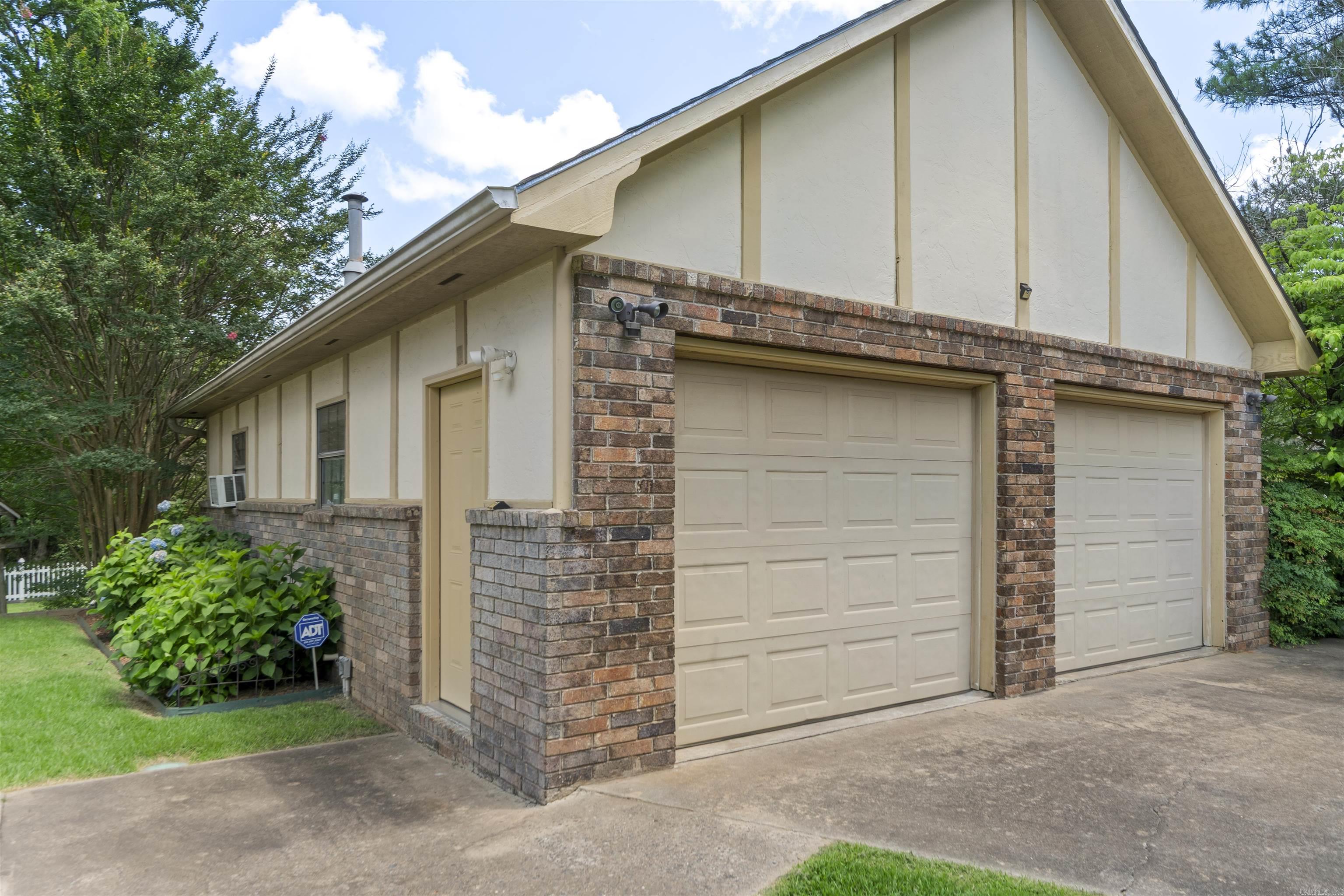 840 River  Benton, AR