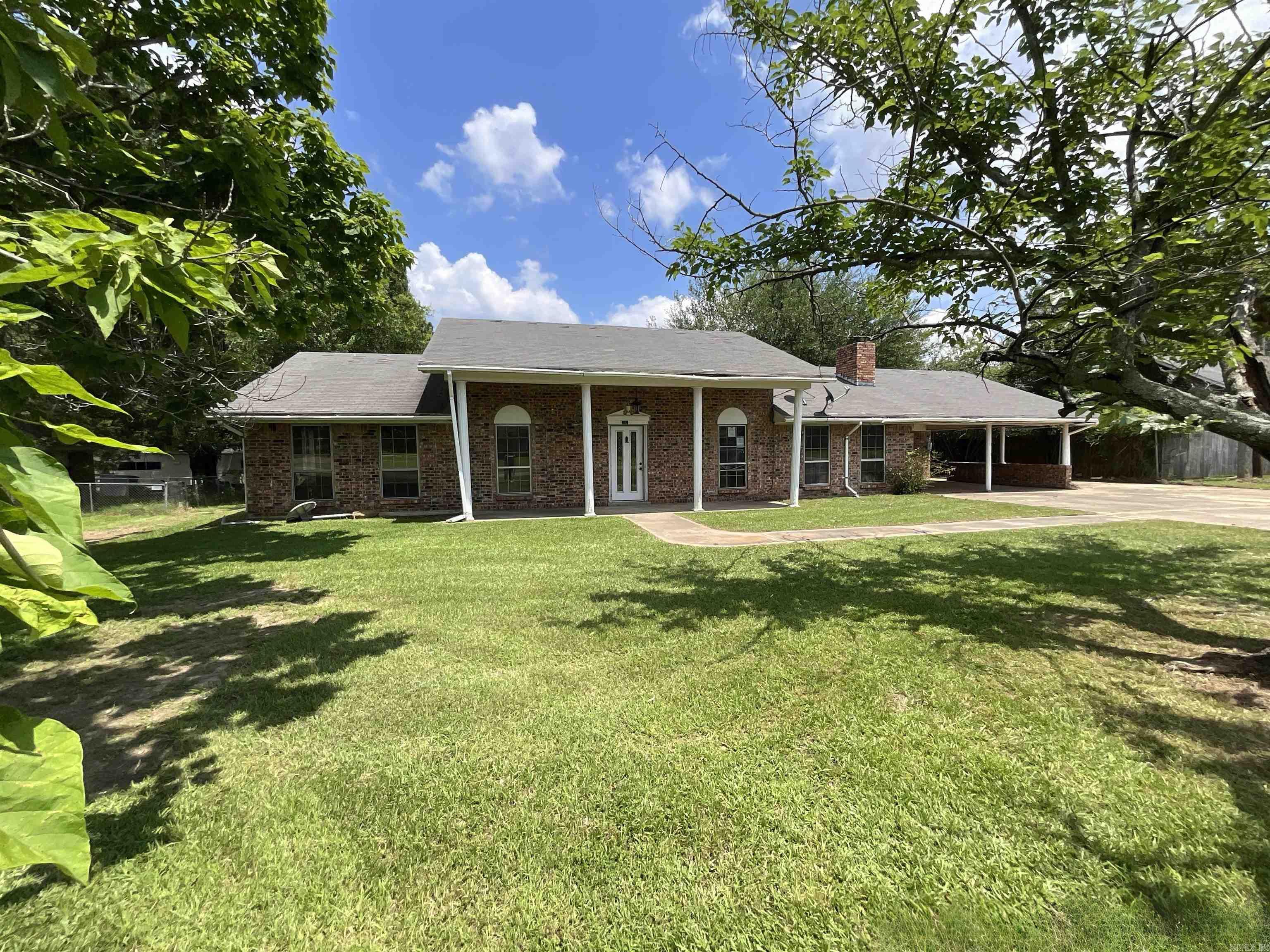 202 Quail St  Hooks, TX
