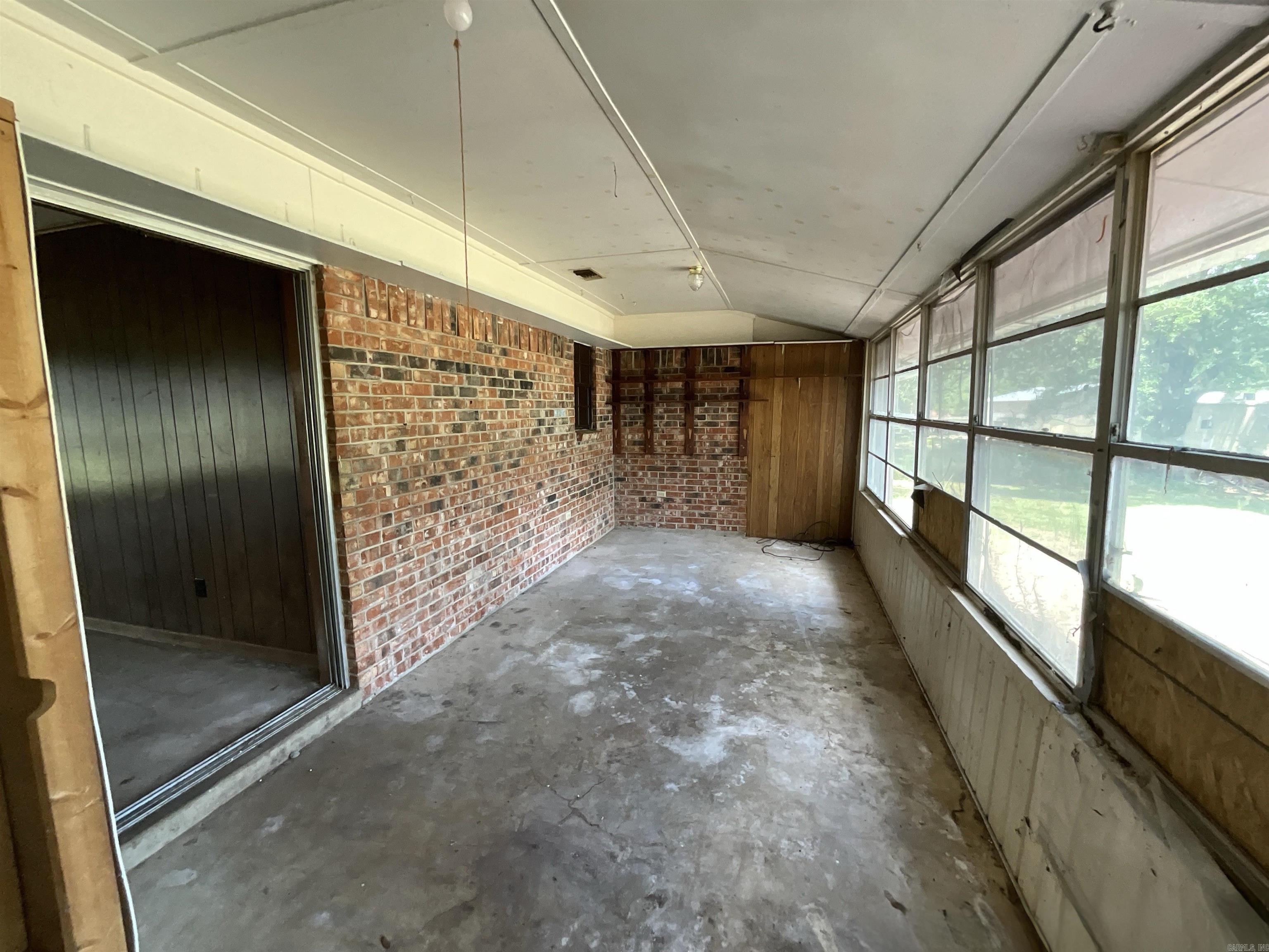202 Quail St  Hooks, TX