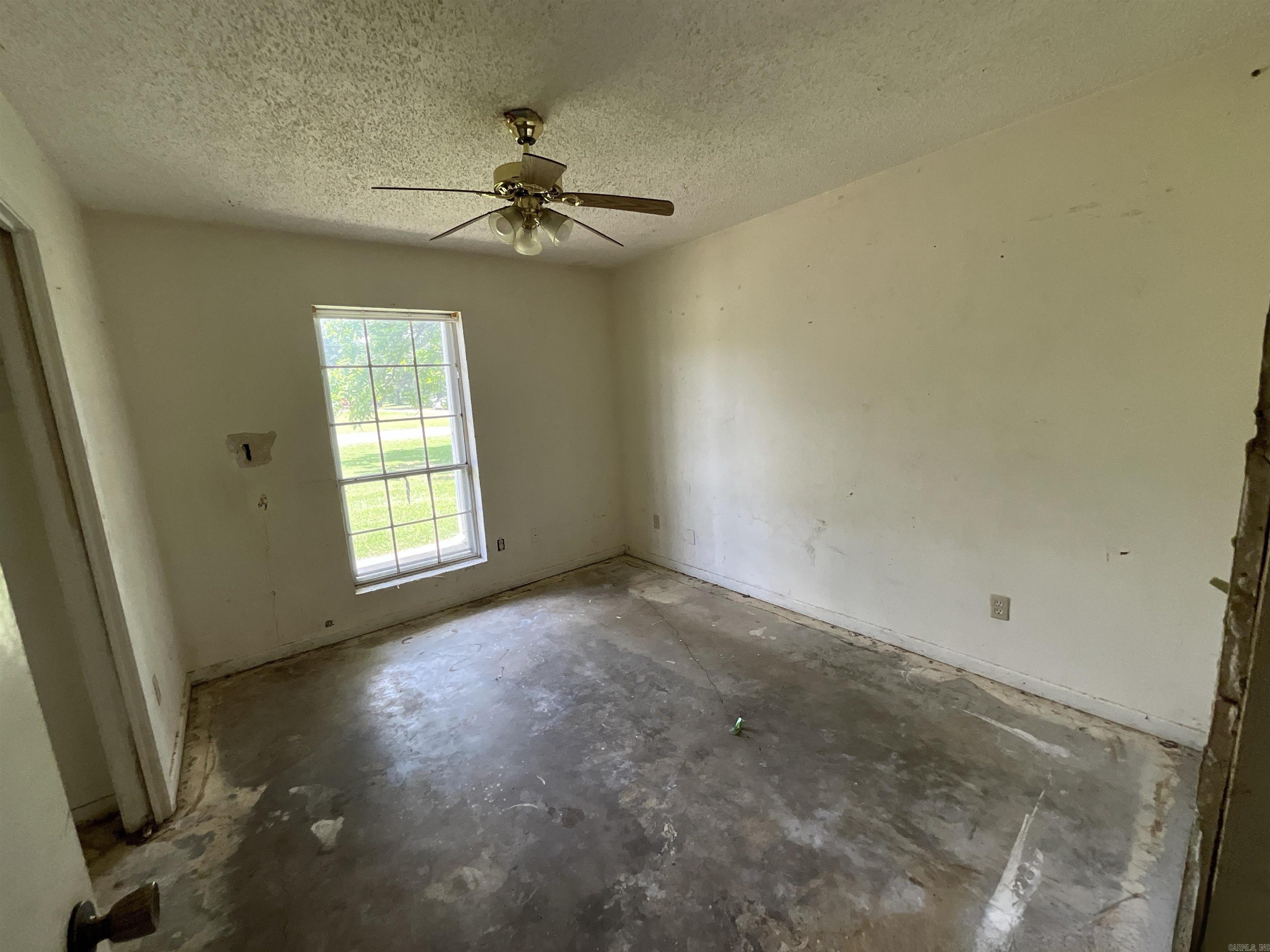 202 Quail St  Hooks, TX