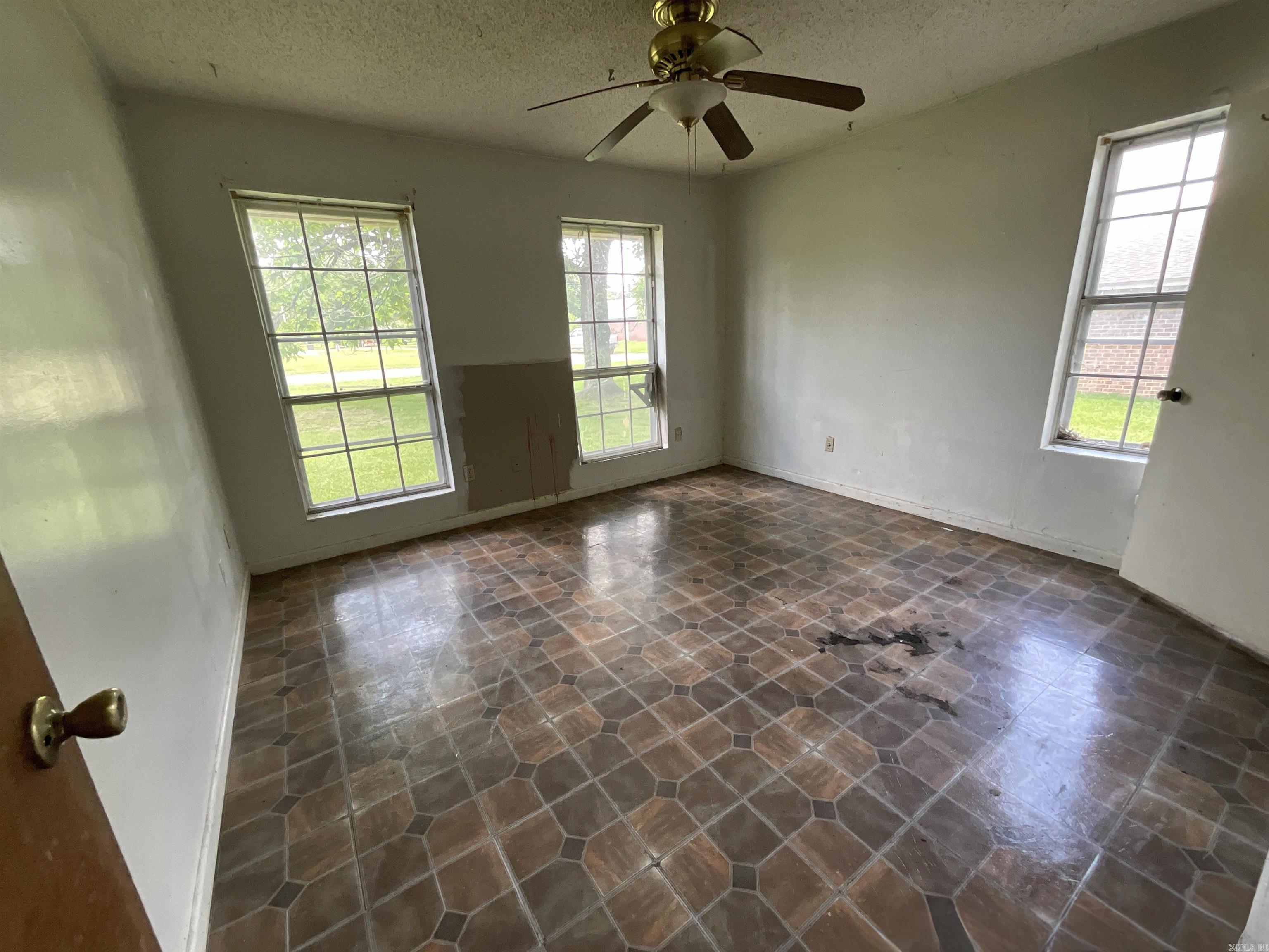 202 Quail St  Hooks, TX