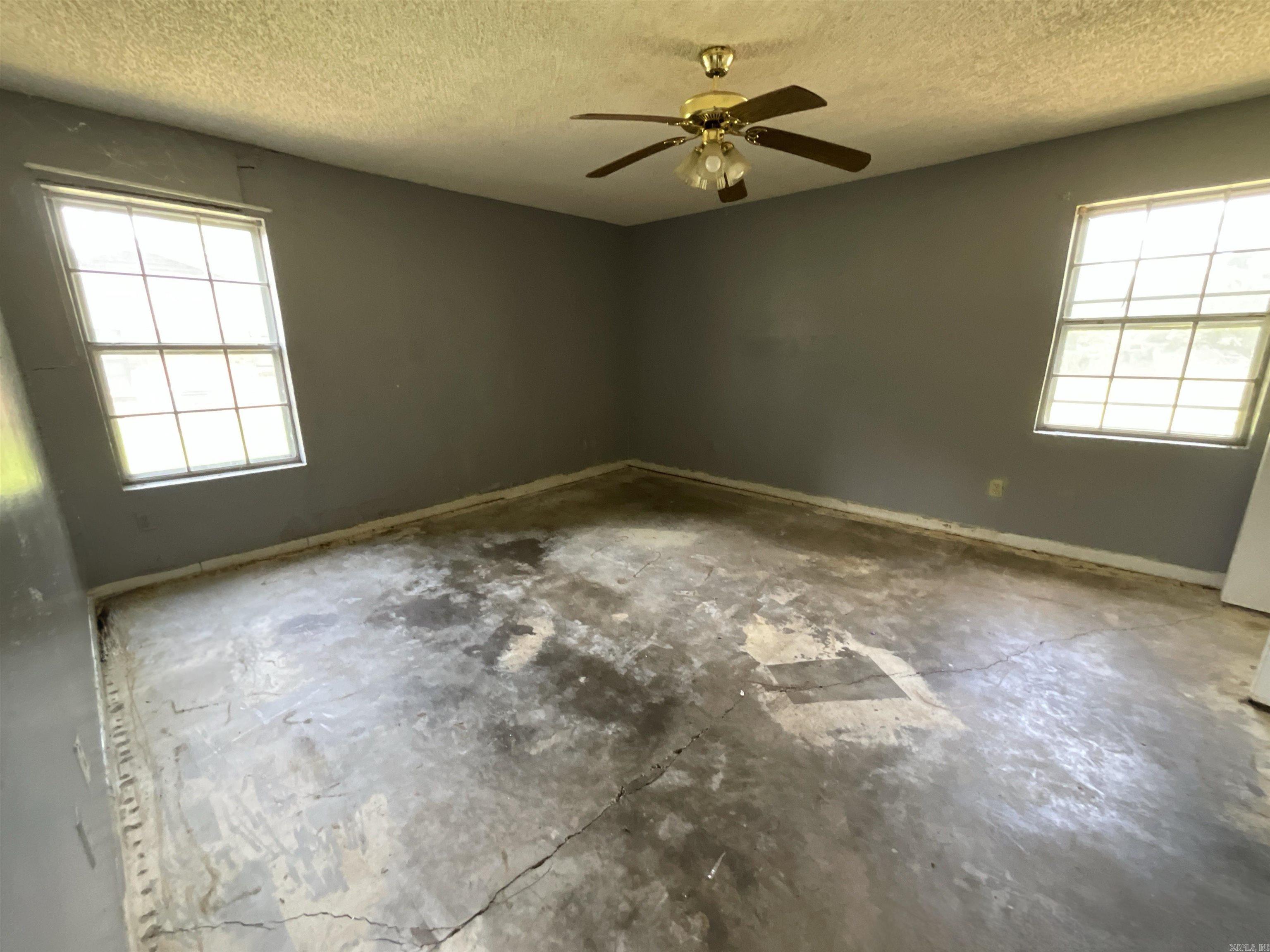 202 Quail St  Hooks, TX