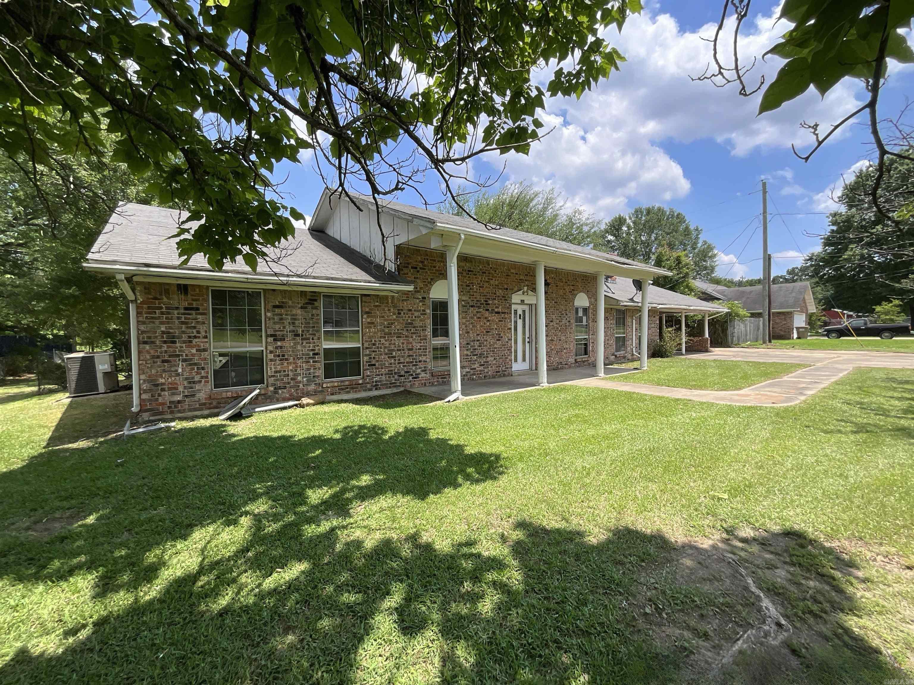 202 Quail St  Hooks, TX