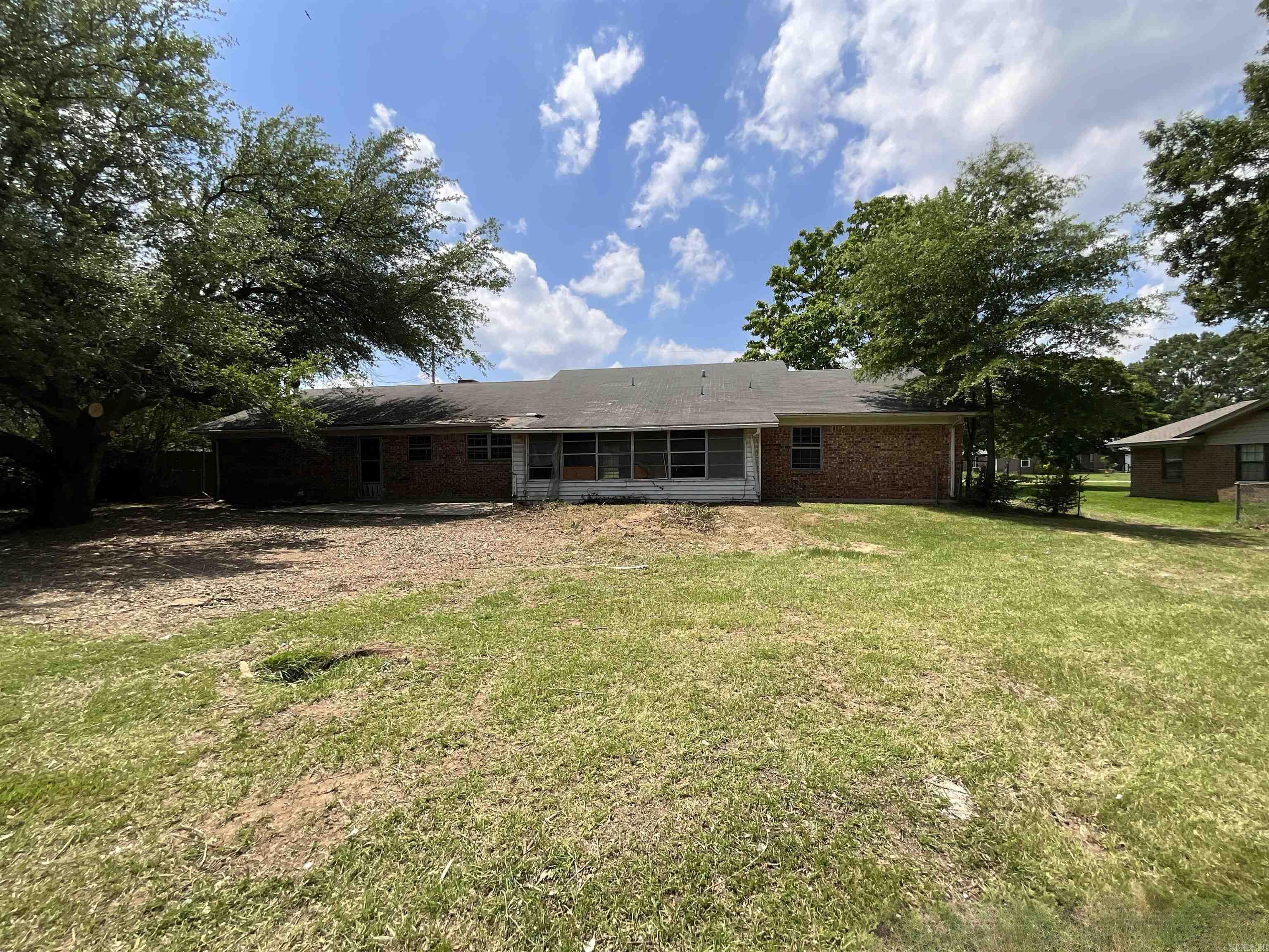 202 Quail St  Hooks, TX