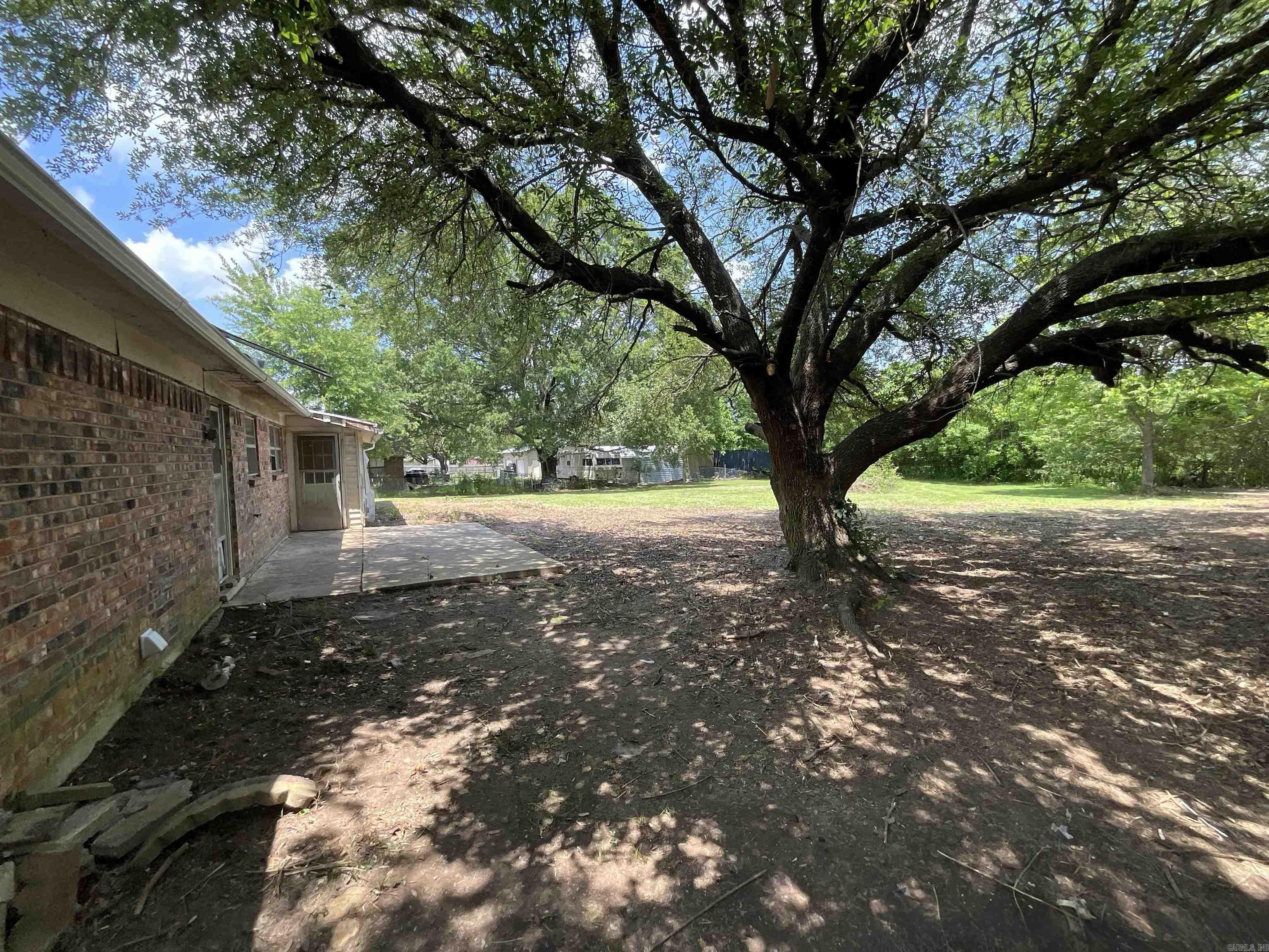 202 Quail St  Hooks, TX