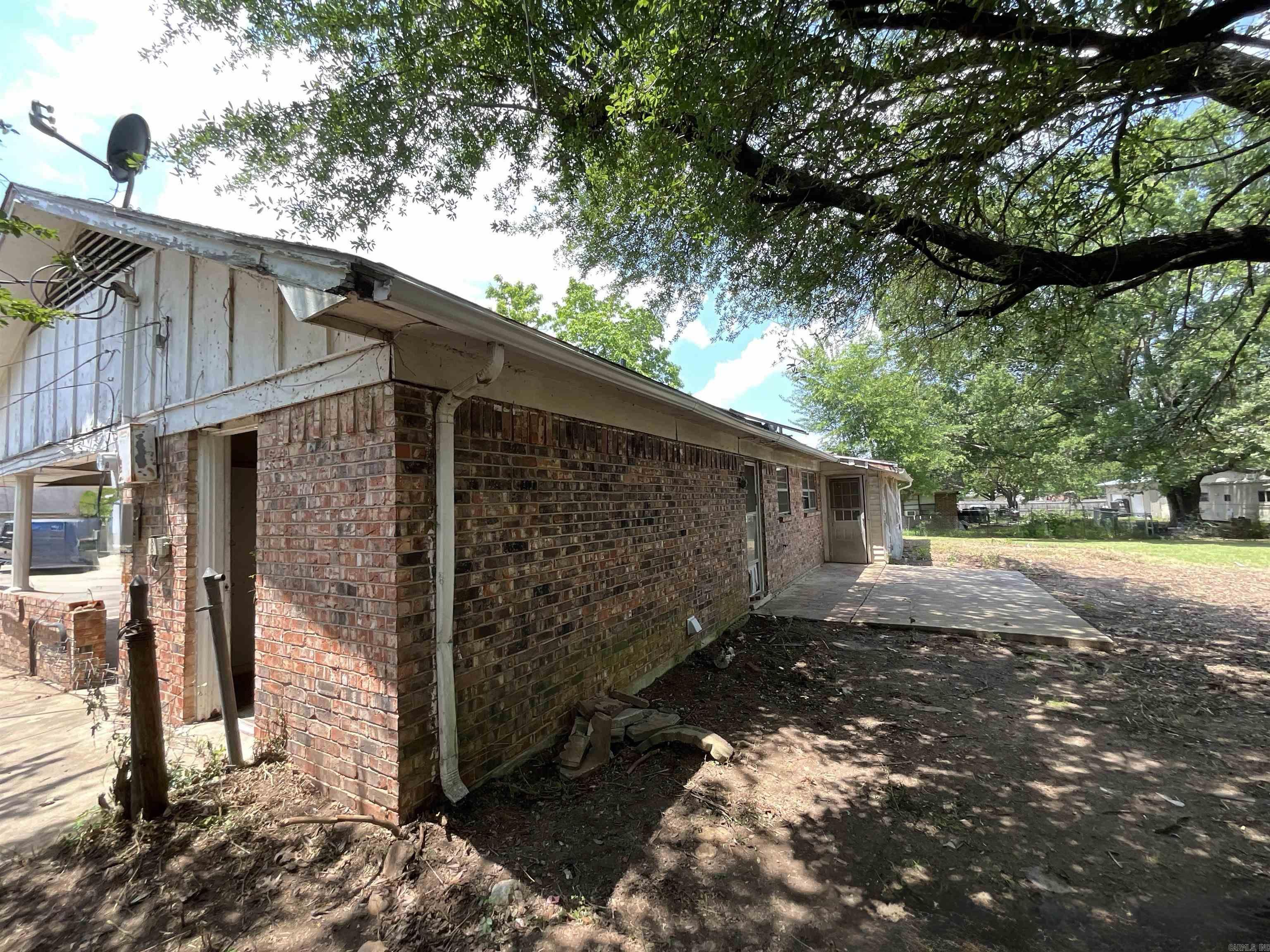 202 Quail St  Hooks, TX