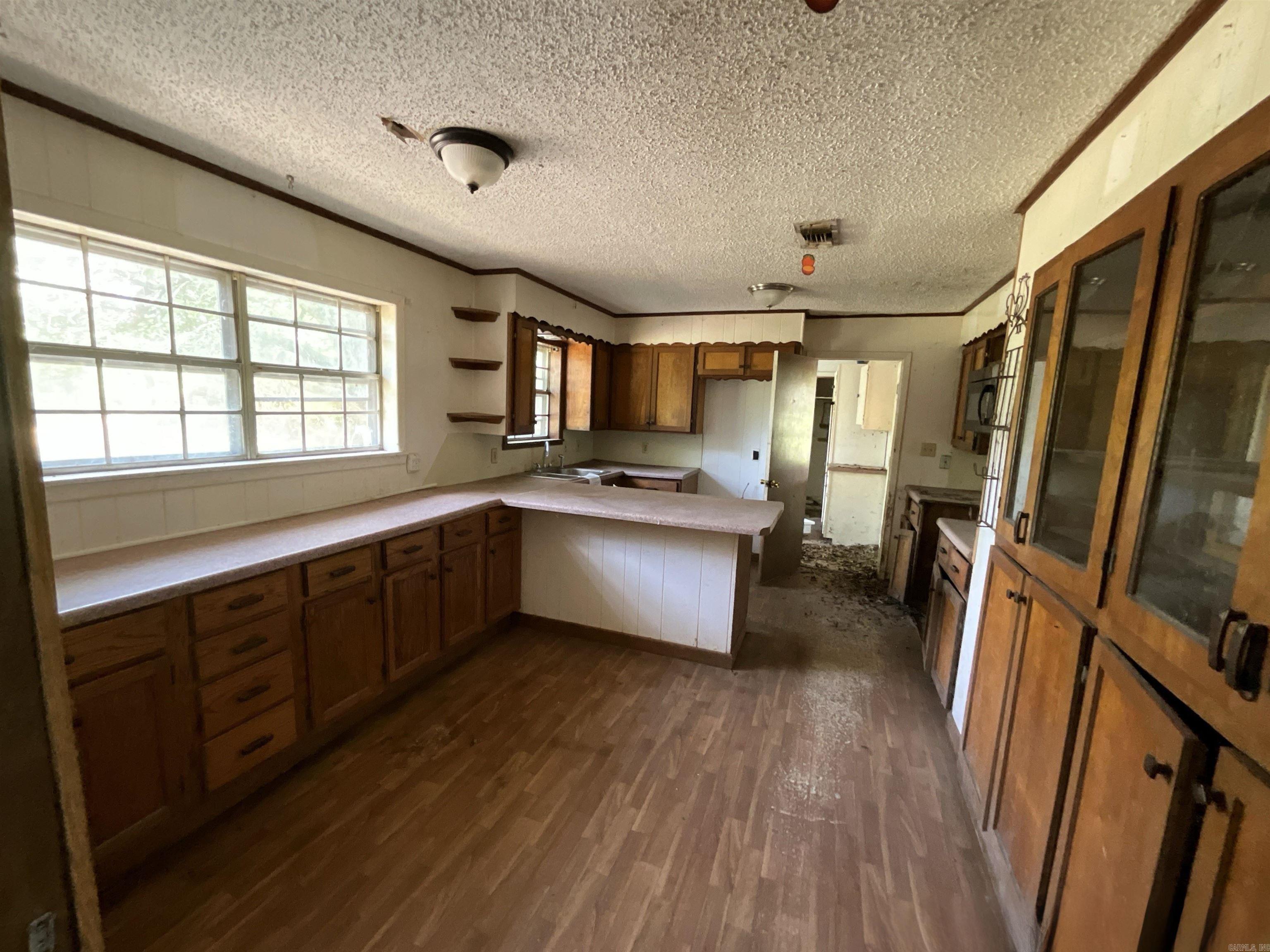 202 Quail St  Hooks, TX