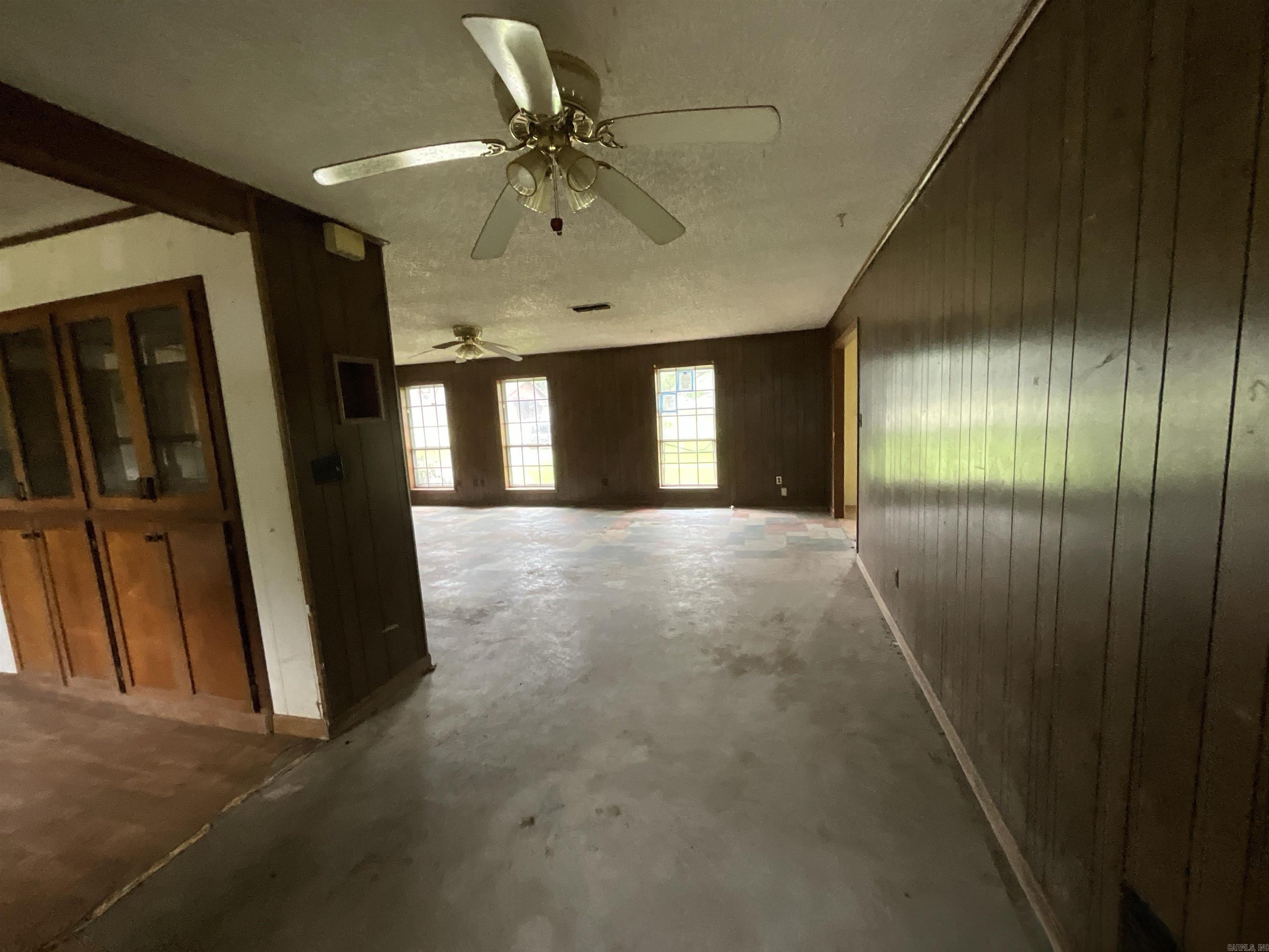 202 Quail St  Hooks, TX