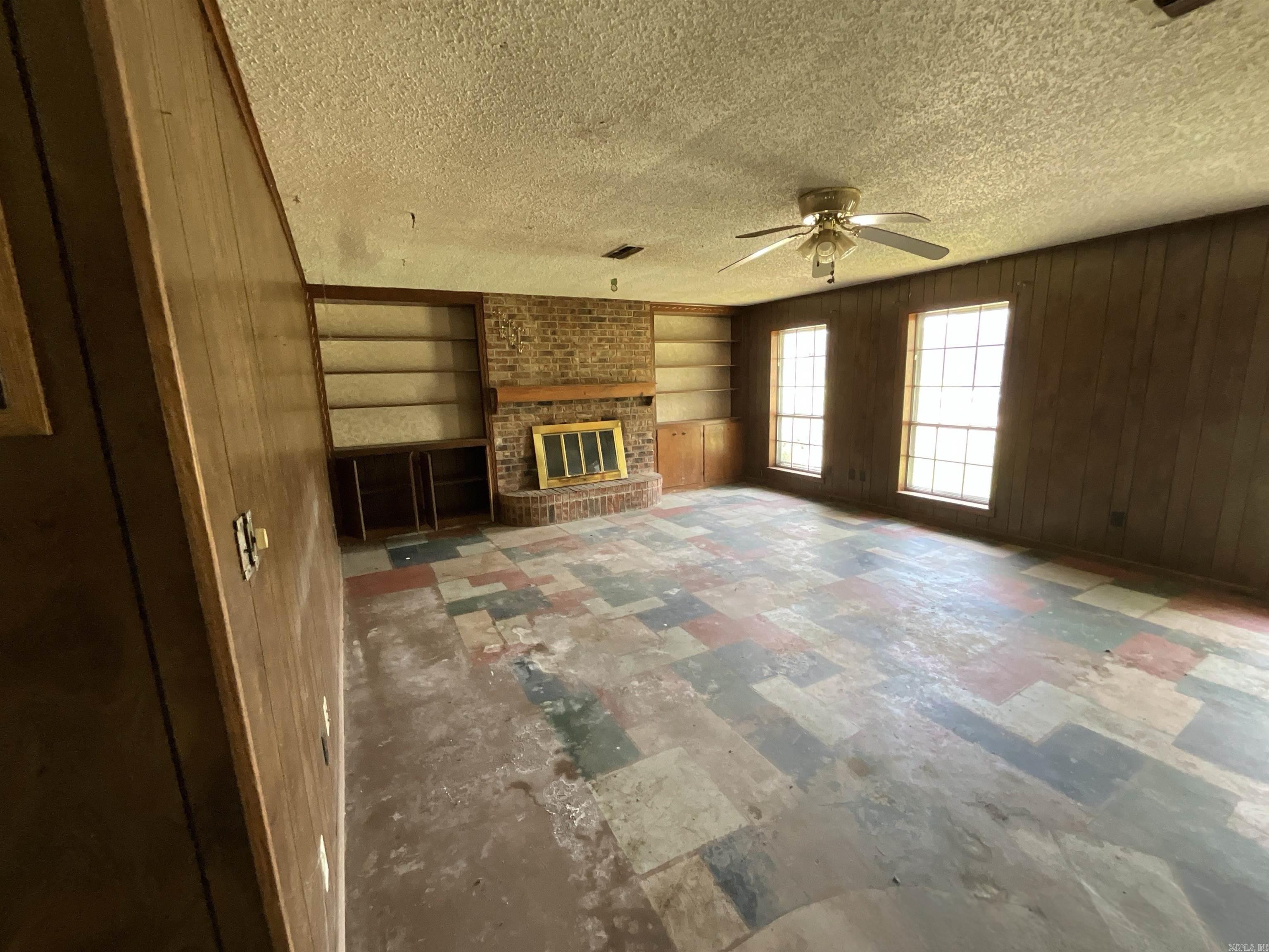 202 Quail St  Hooks, TX