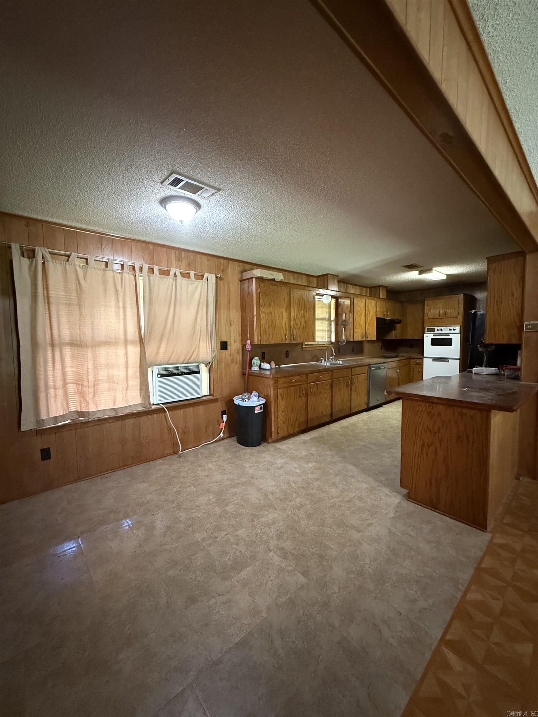 2339 N HWY 167  Hampton, AR