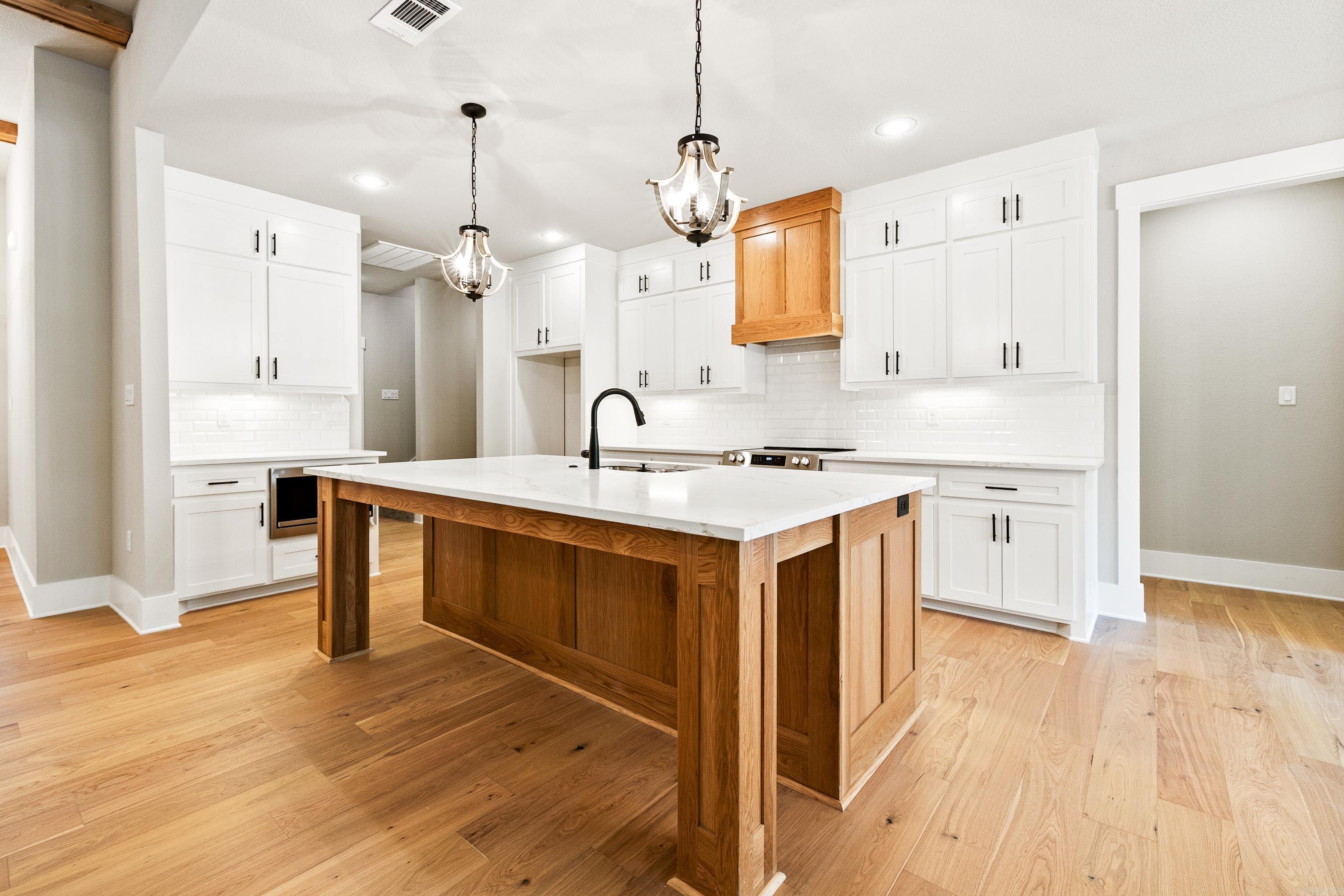 9325 Gunter Loop Benton, AR 72019