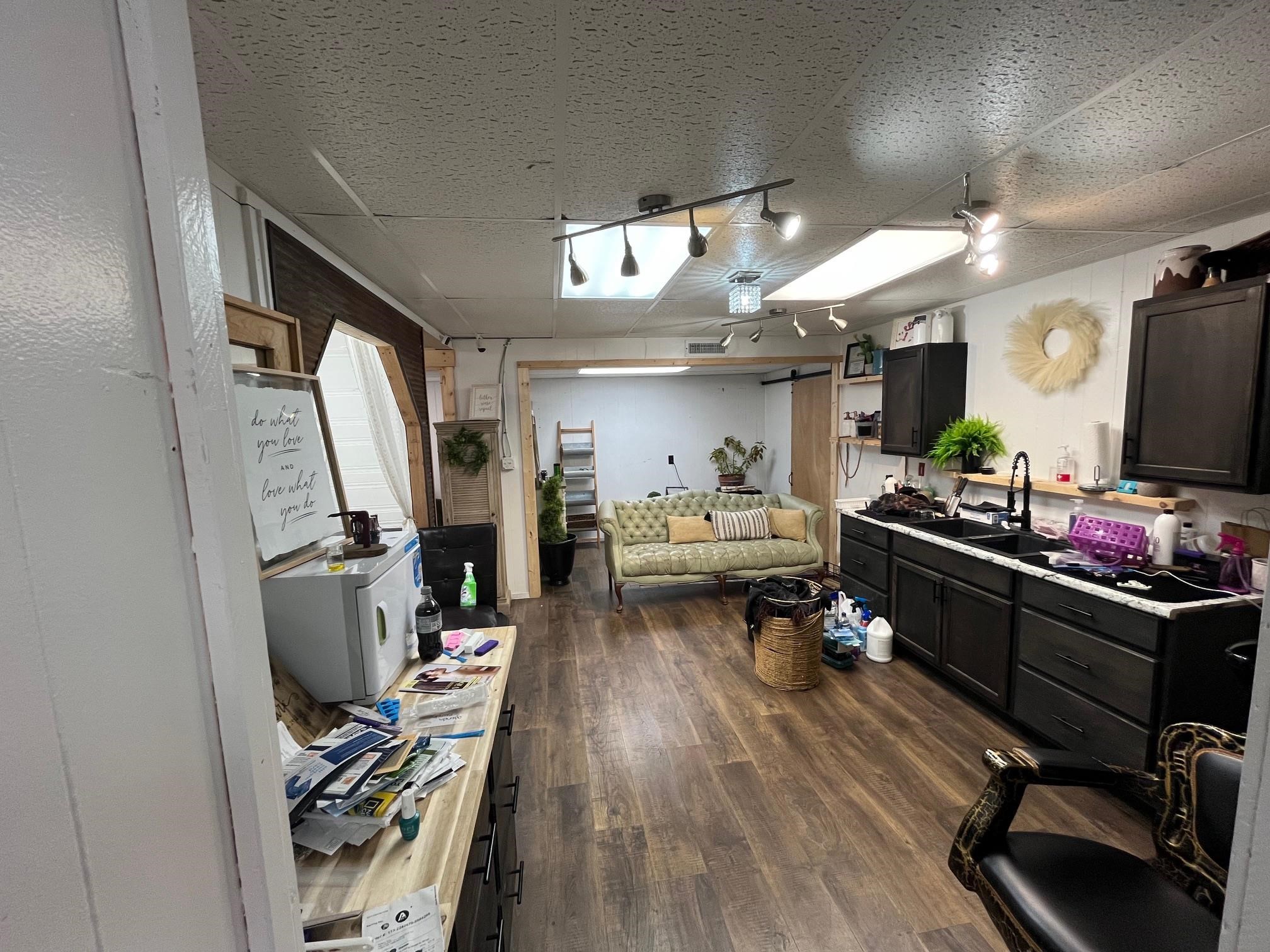 208 W Main  Mountain View, AR