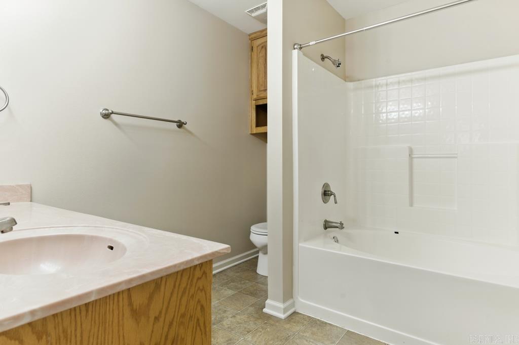 1518 Nantucket Dr.  Benton, AR
