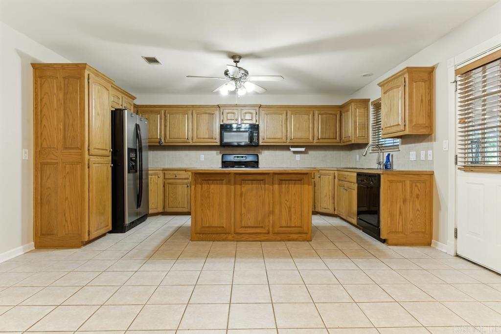 1518 Nantucket Dr.  Benton, AR