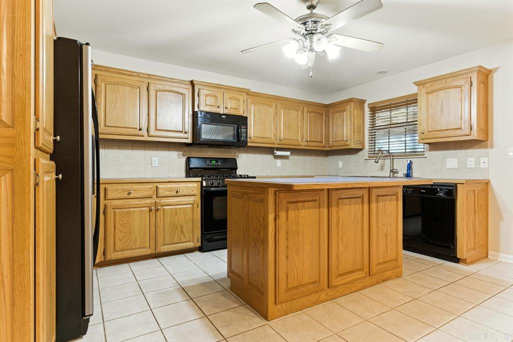 1518 Nantucket Dr.  Benton, AR