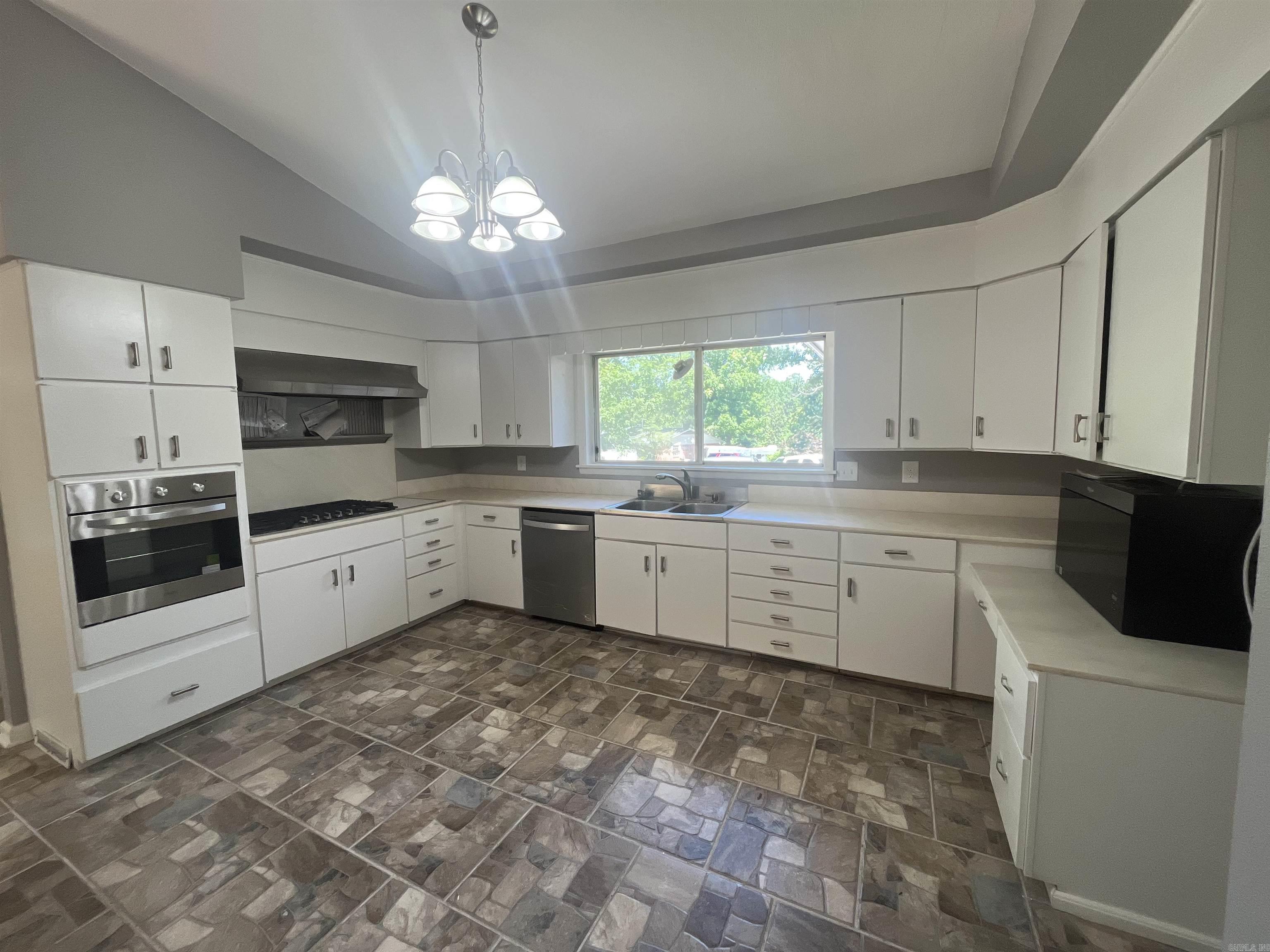 2135 Pine Hill  Malvern, AR