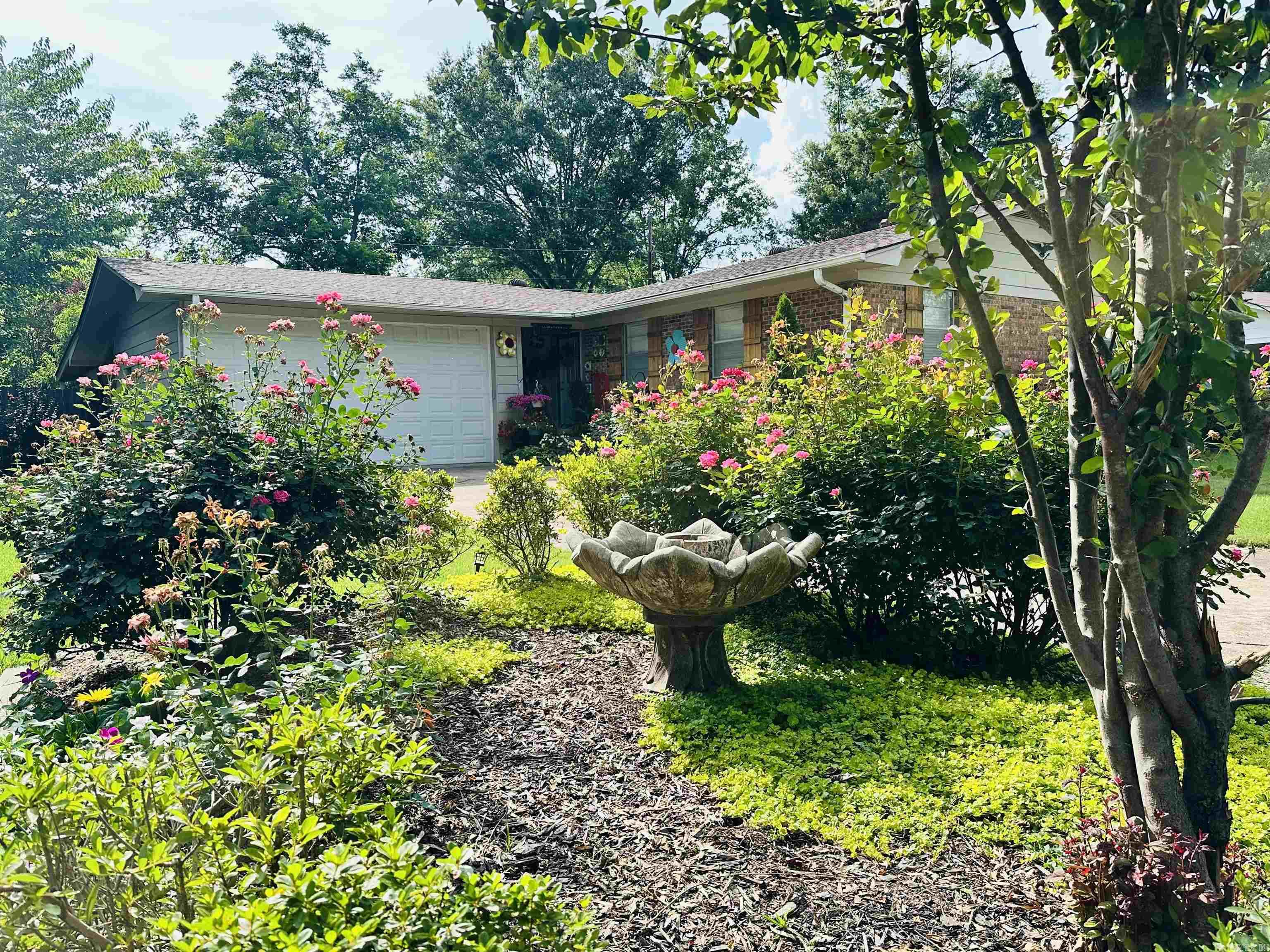 1912 W Arch  Searcy, AR