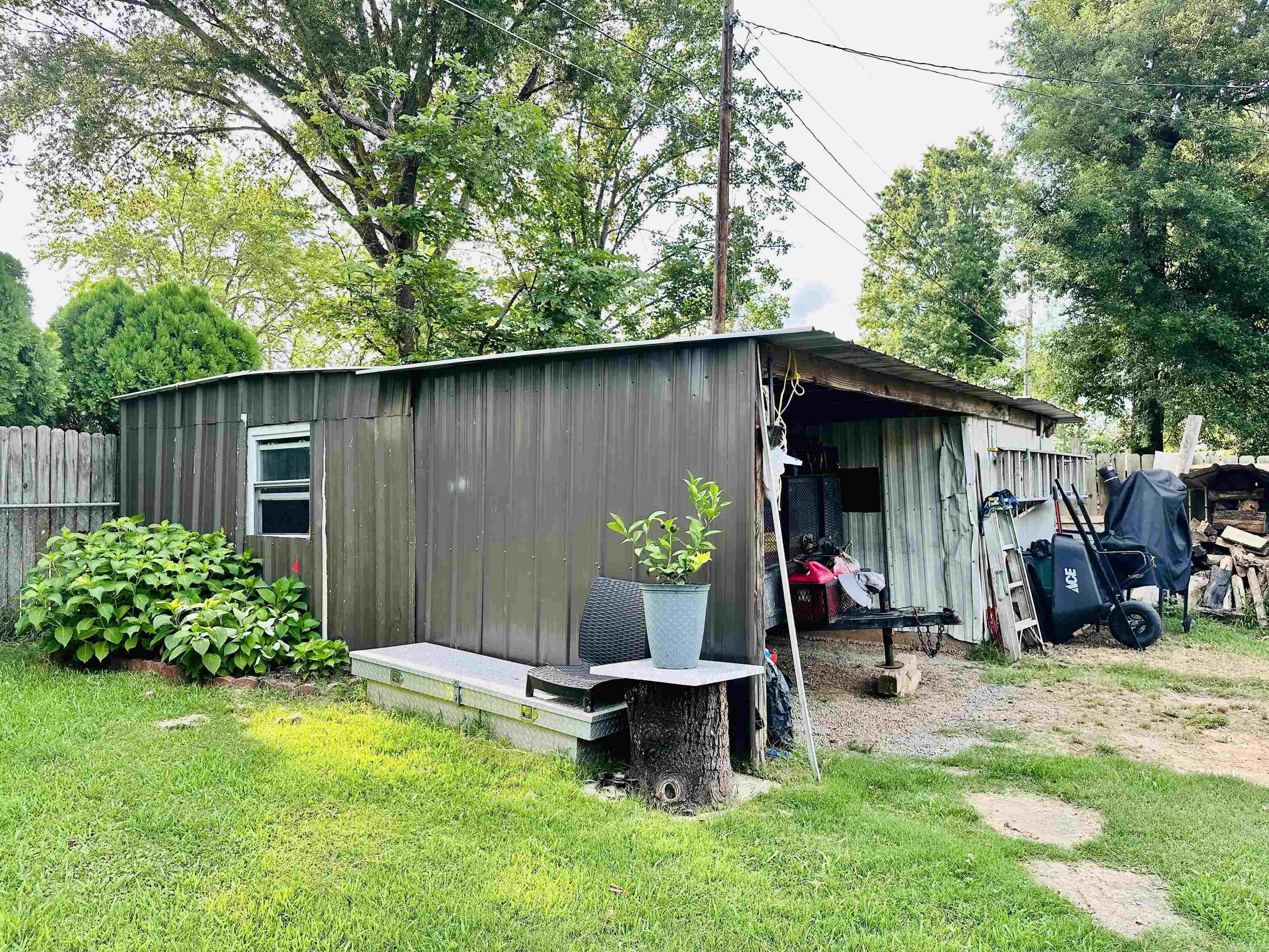 1912 W Arch  Searcy, AR