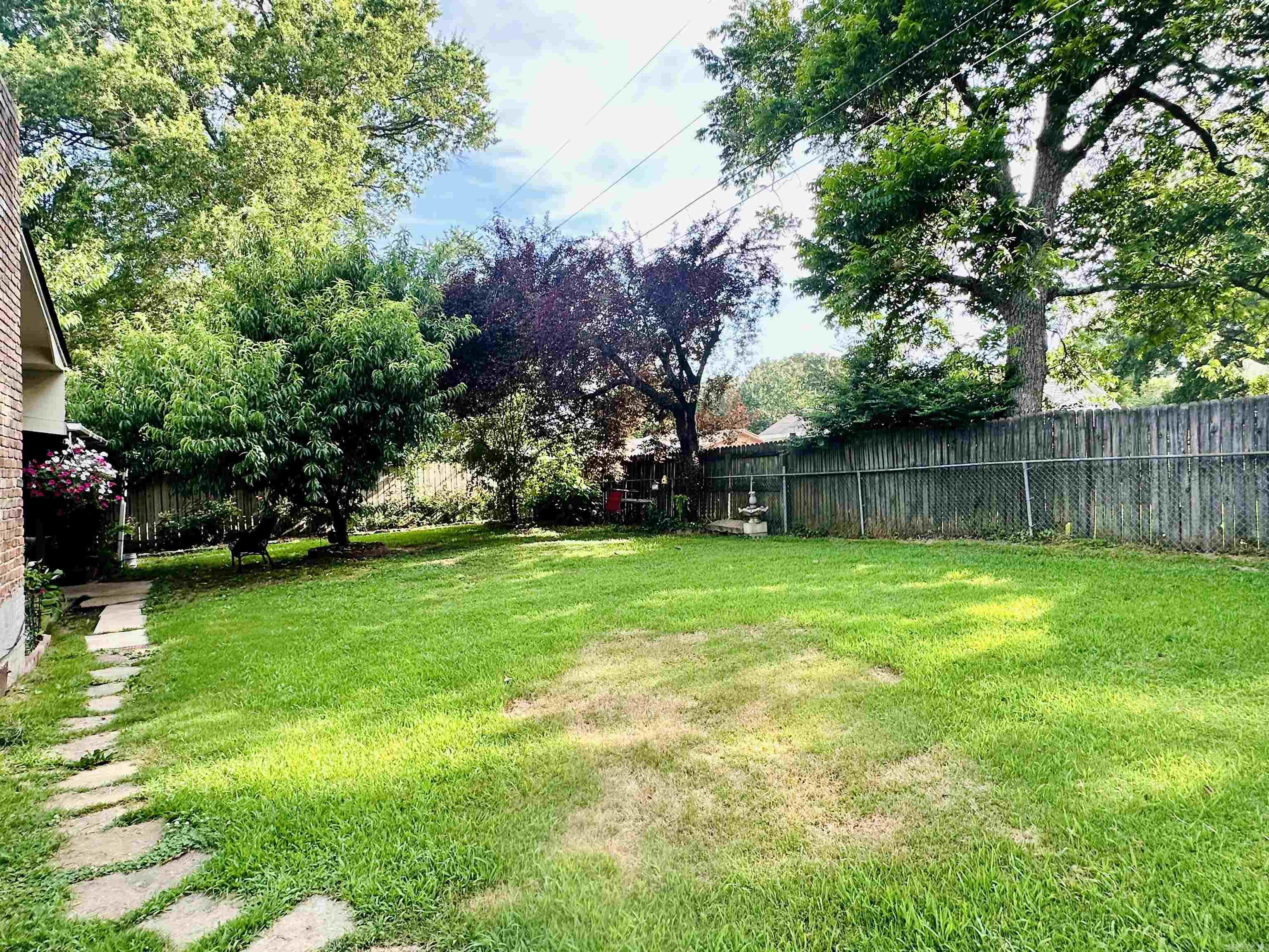 1912 W Arch  Searcy, AR