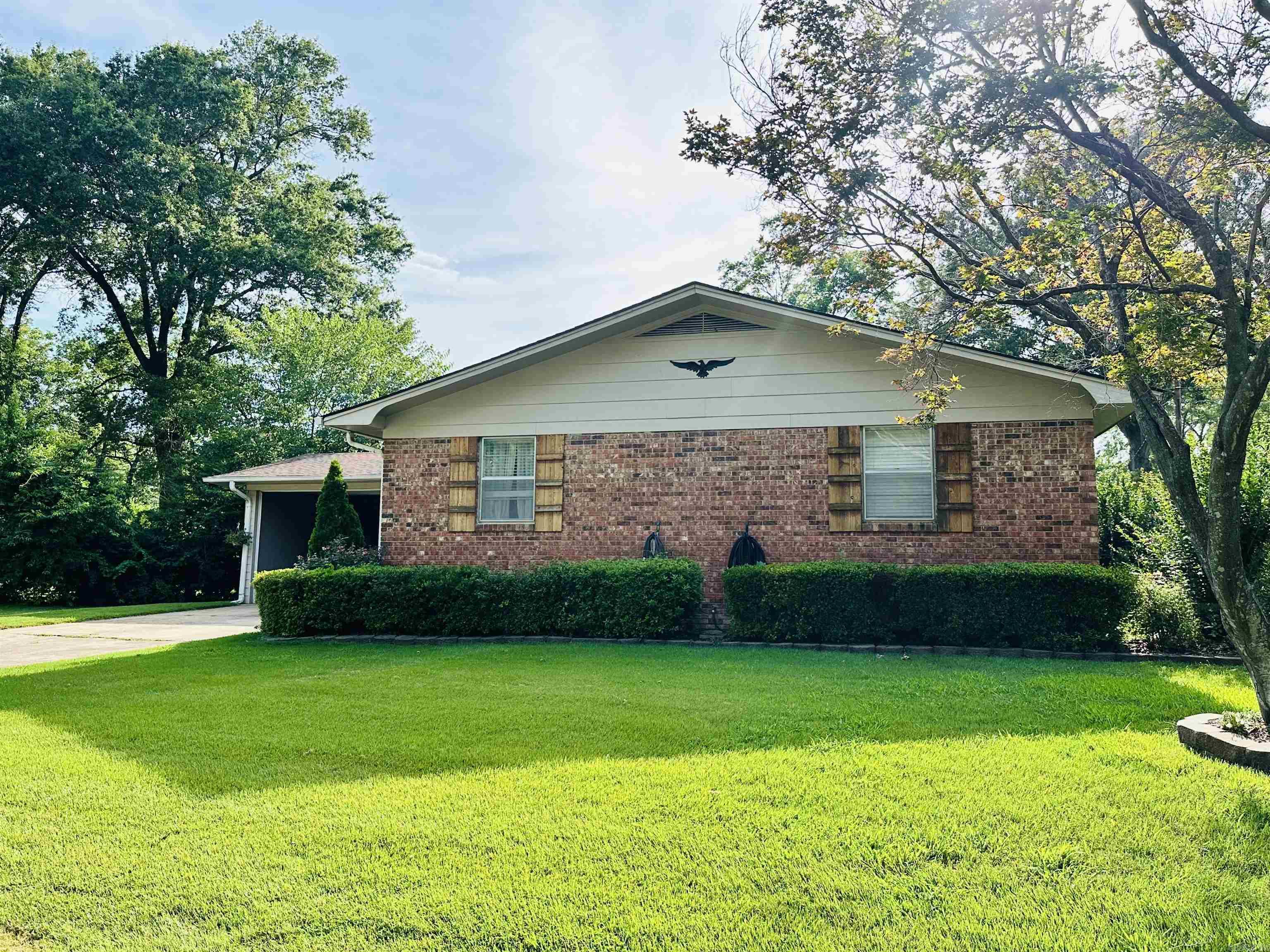 1912 W Arch  Searcy, AR