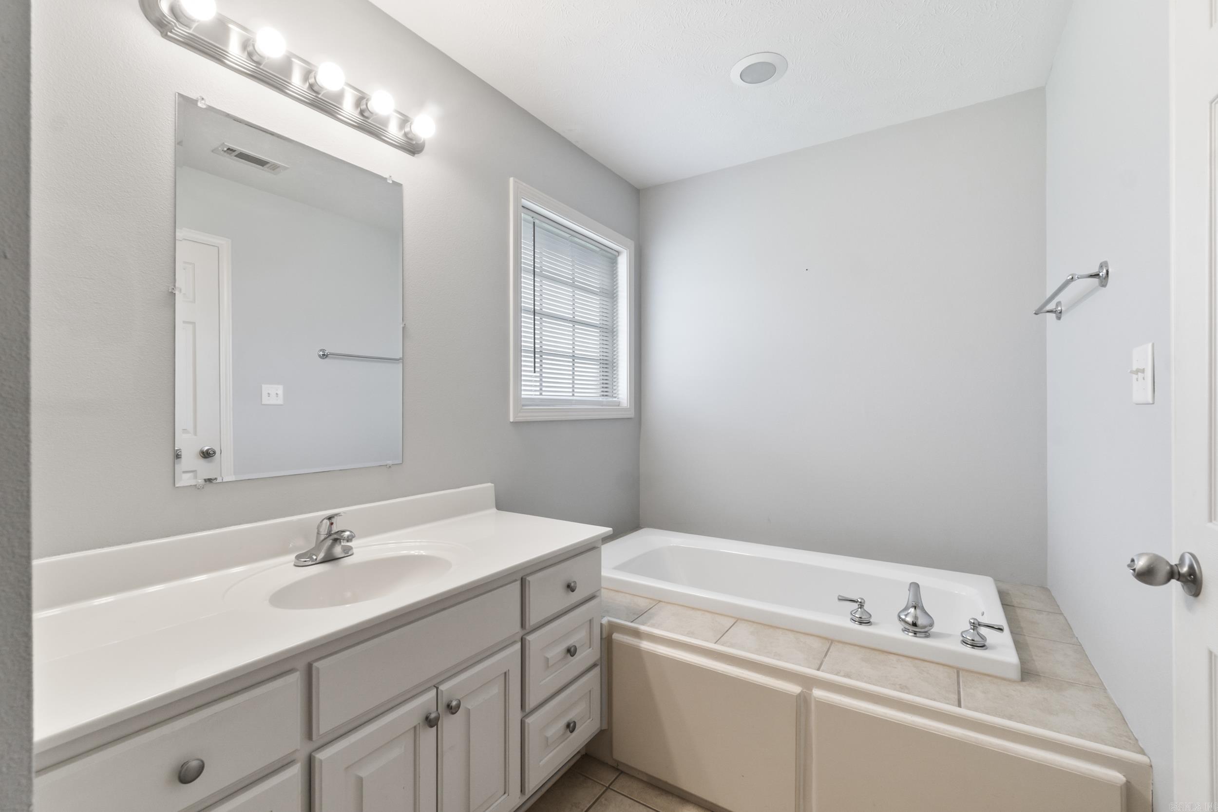 2225 Caleb Dr  Searcy, AR