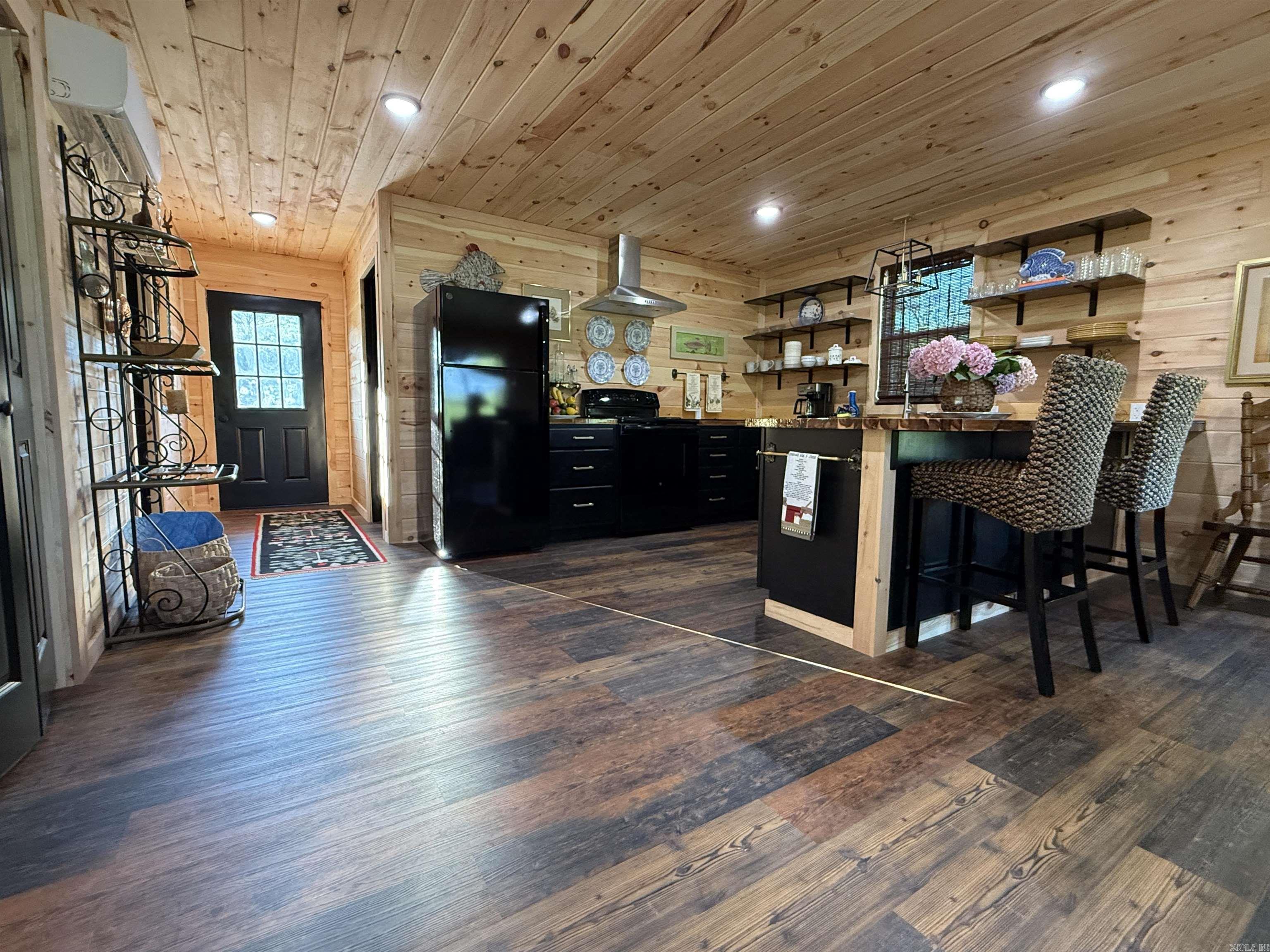 75 E Schoolhouse Hollow Road  Guion, AR