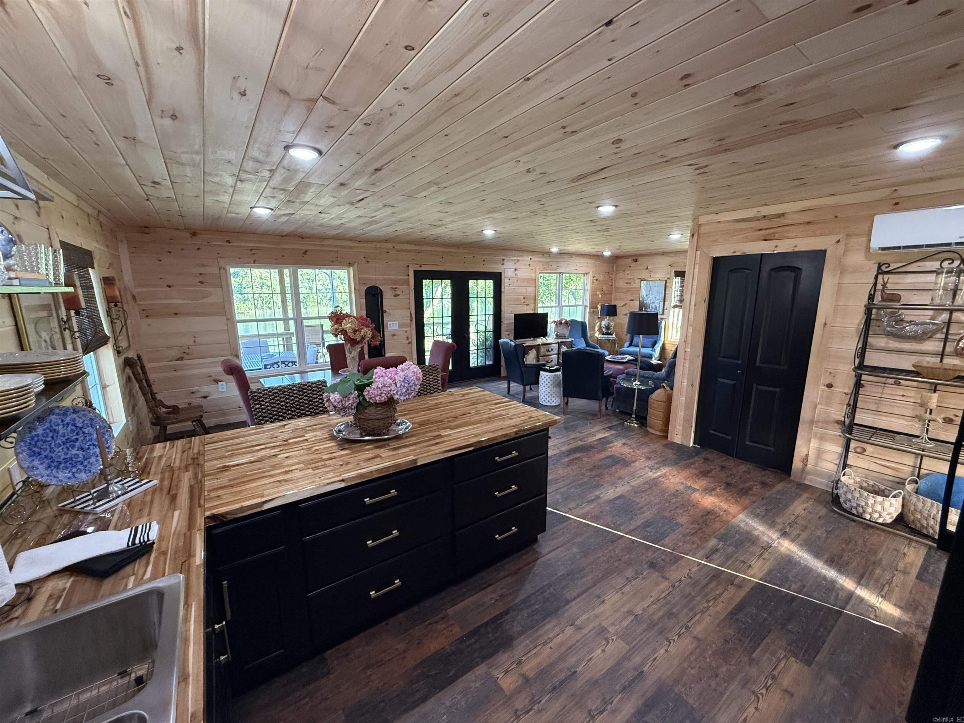 75 E Schoolhouse Hollow Road  Guion, AR