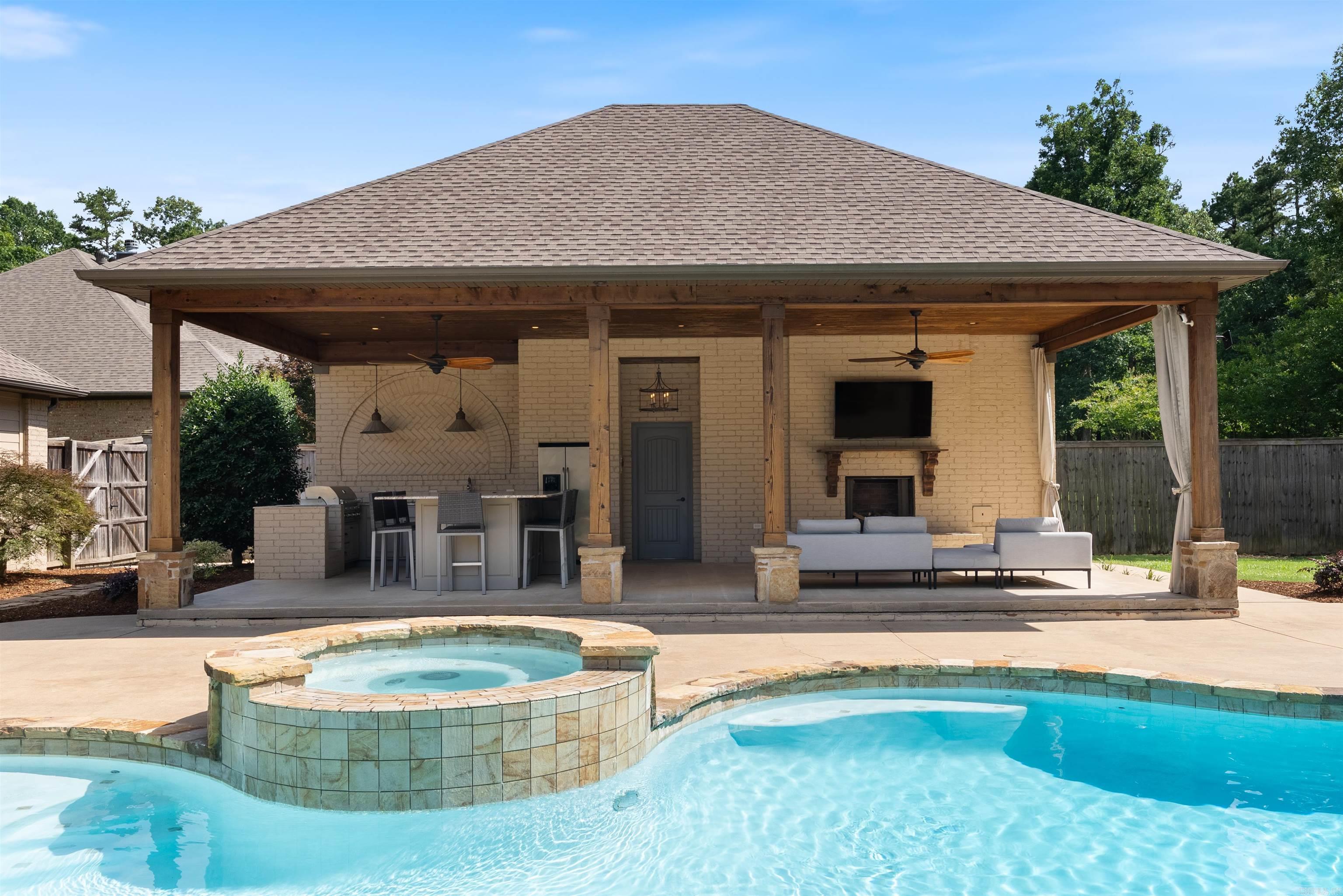 710 Edswood  Little Rock, AR