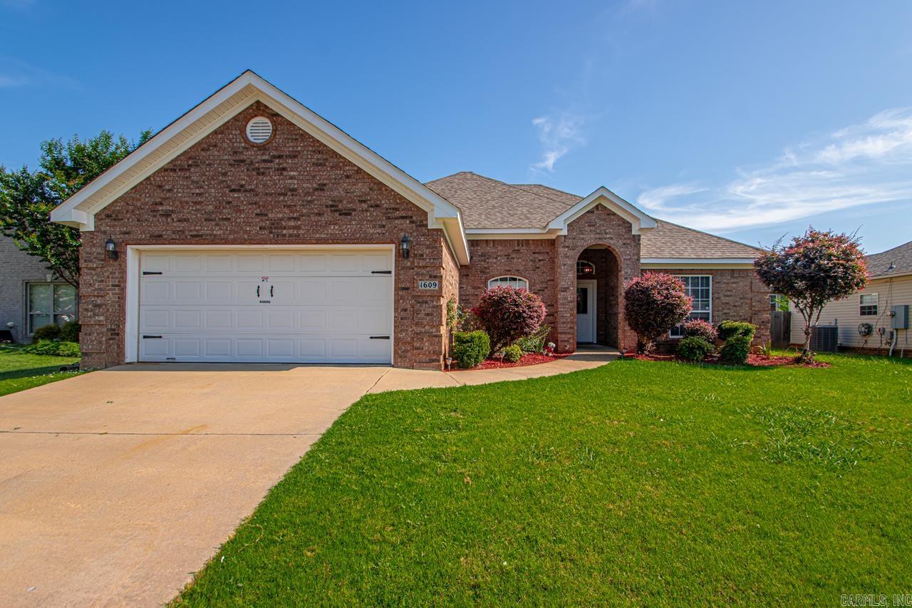 1609 White Oak Cir  Benton, AR