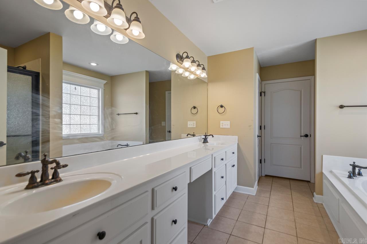 1609 White Oak Cir  Benton, AR