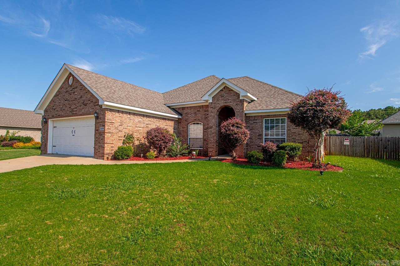 1609 White Oak Cir  Benton, AR