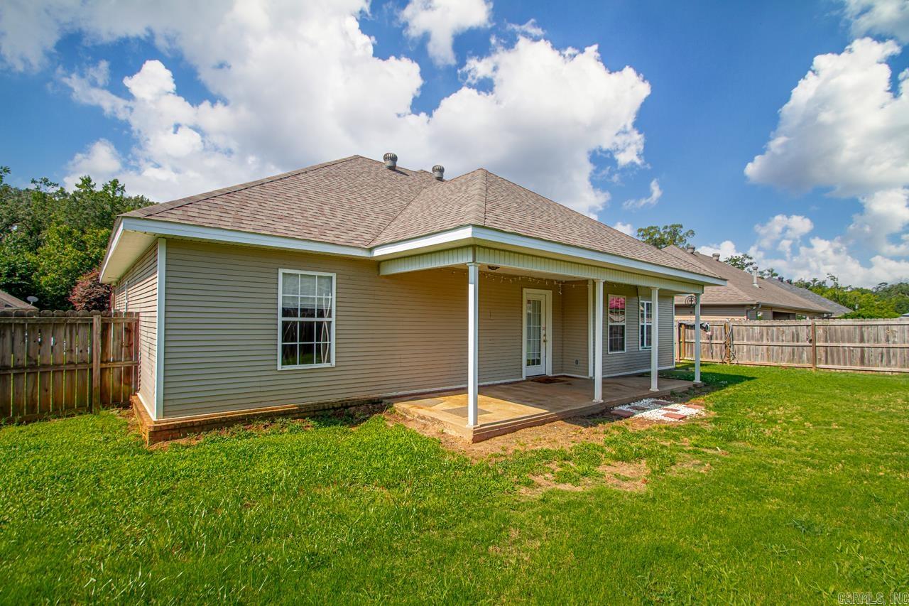 1609 White Oak Cir  Benton, AR