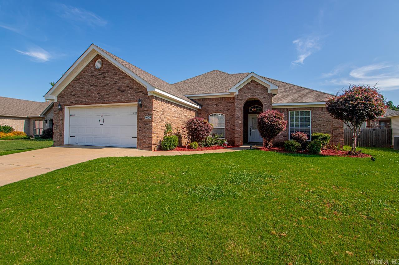 1609 White Oak Cir  Benton, AR