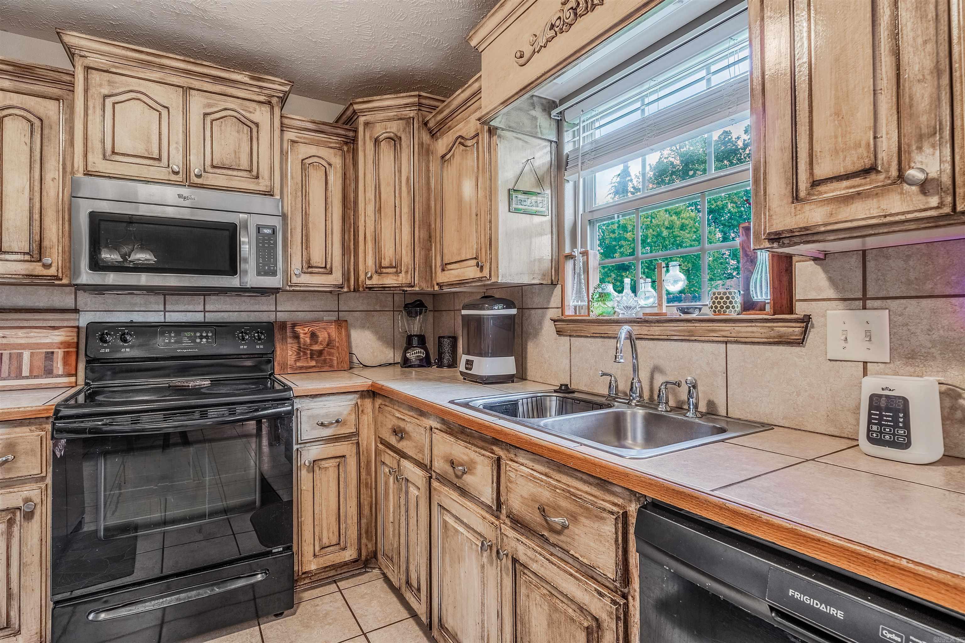 137 Weathering Dr  Austin, AR