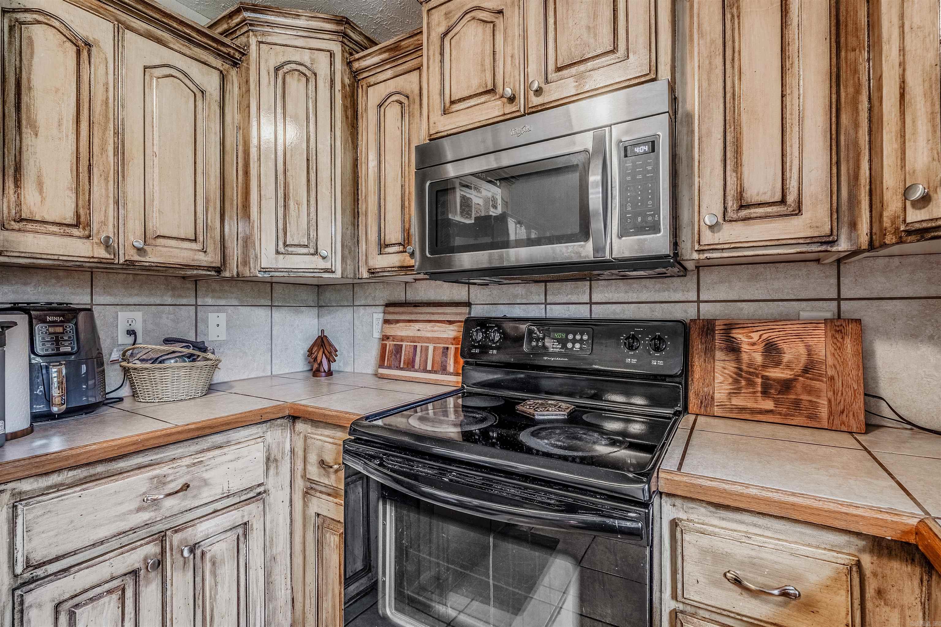 137 Weathering Dr  Austin, AR