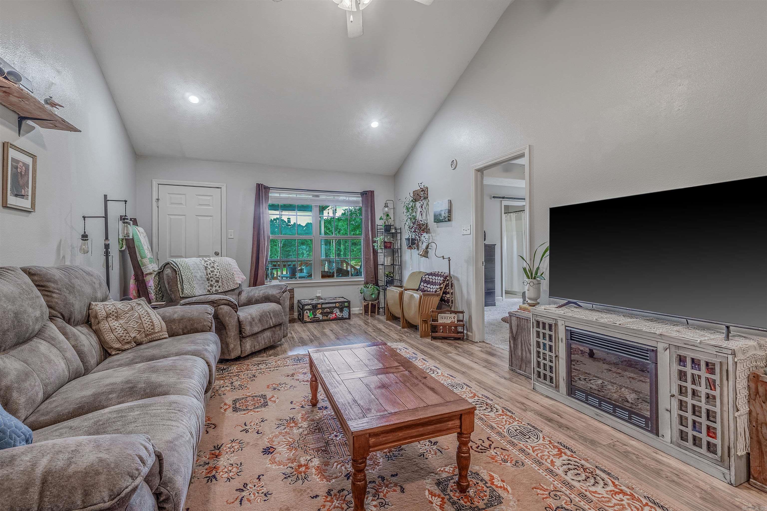 137 Weathering Dr  Austin, AR