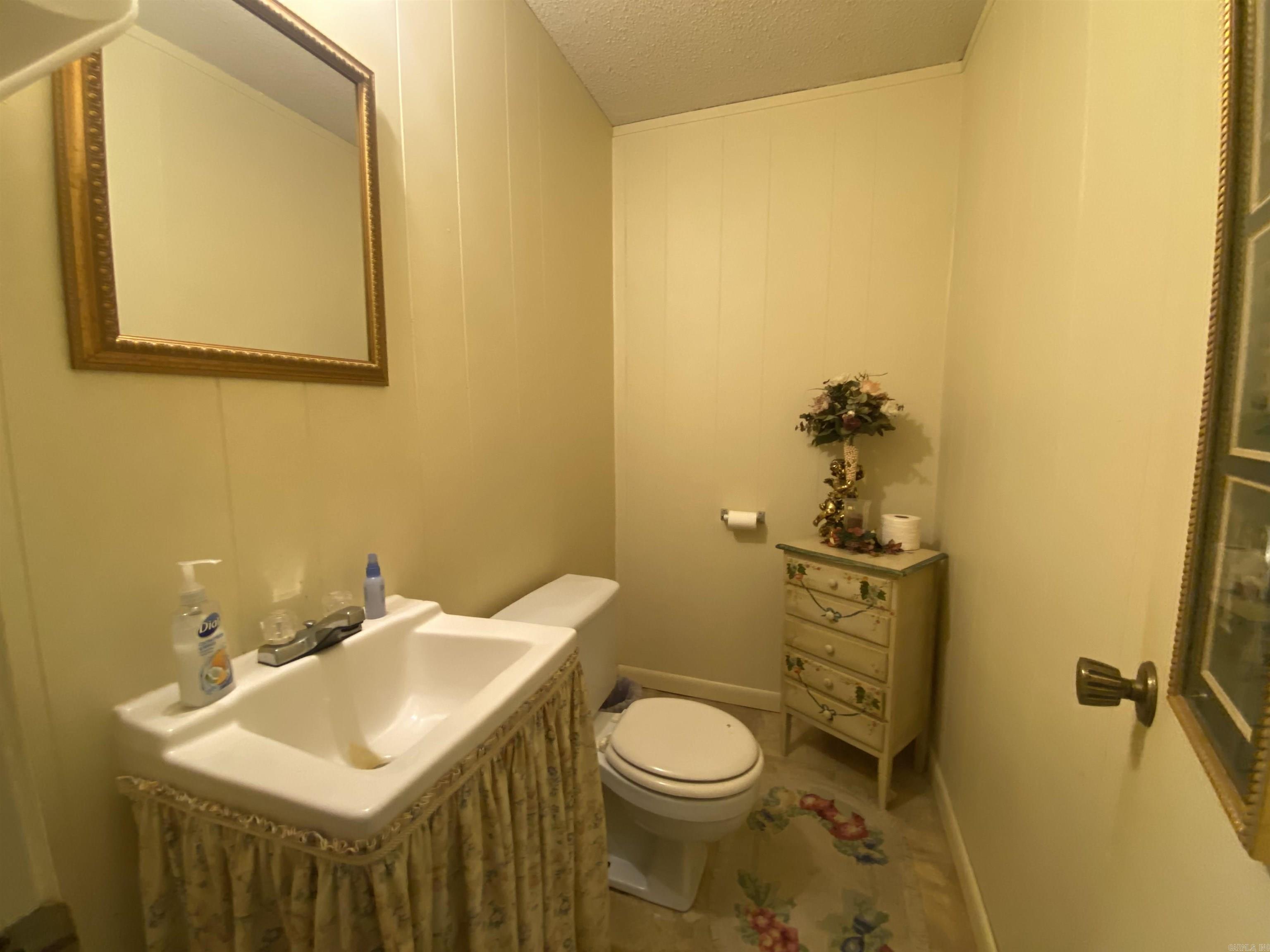 221 W Pierce St  Crossett, AR