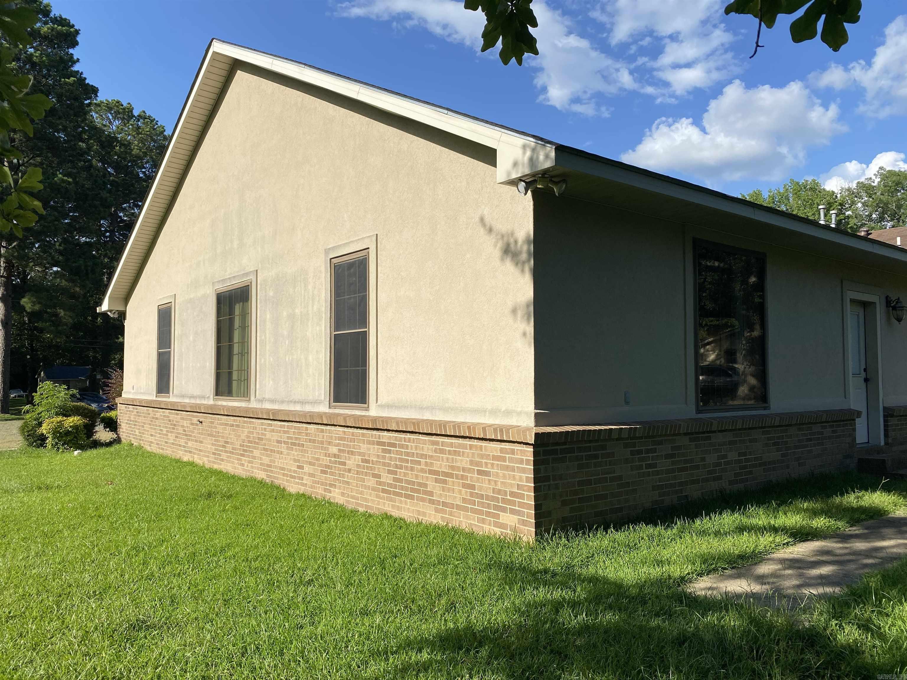 221 W Pierce St  Crossett, AR