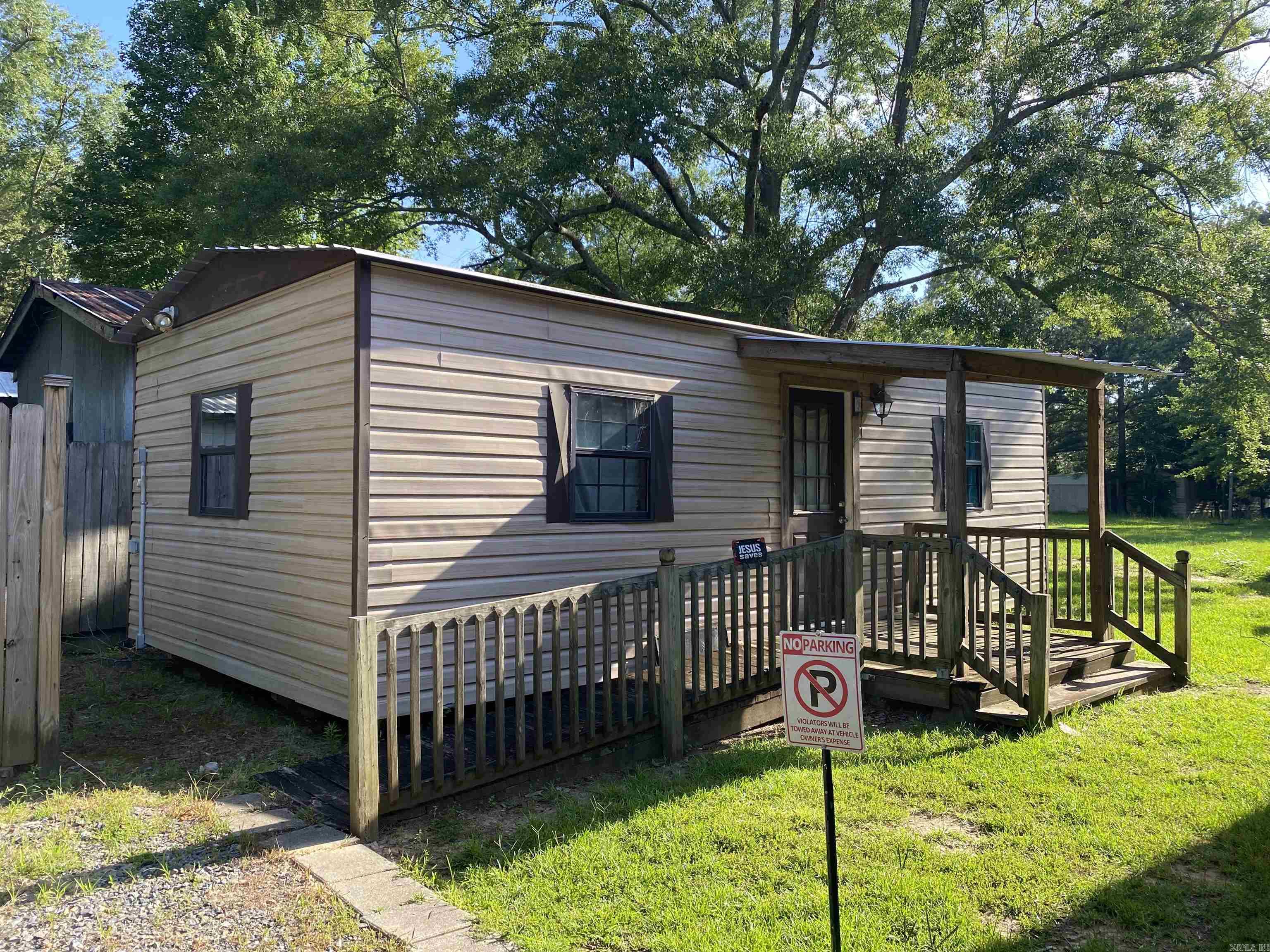 221 W Pierce St  Crossett, AR