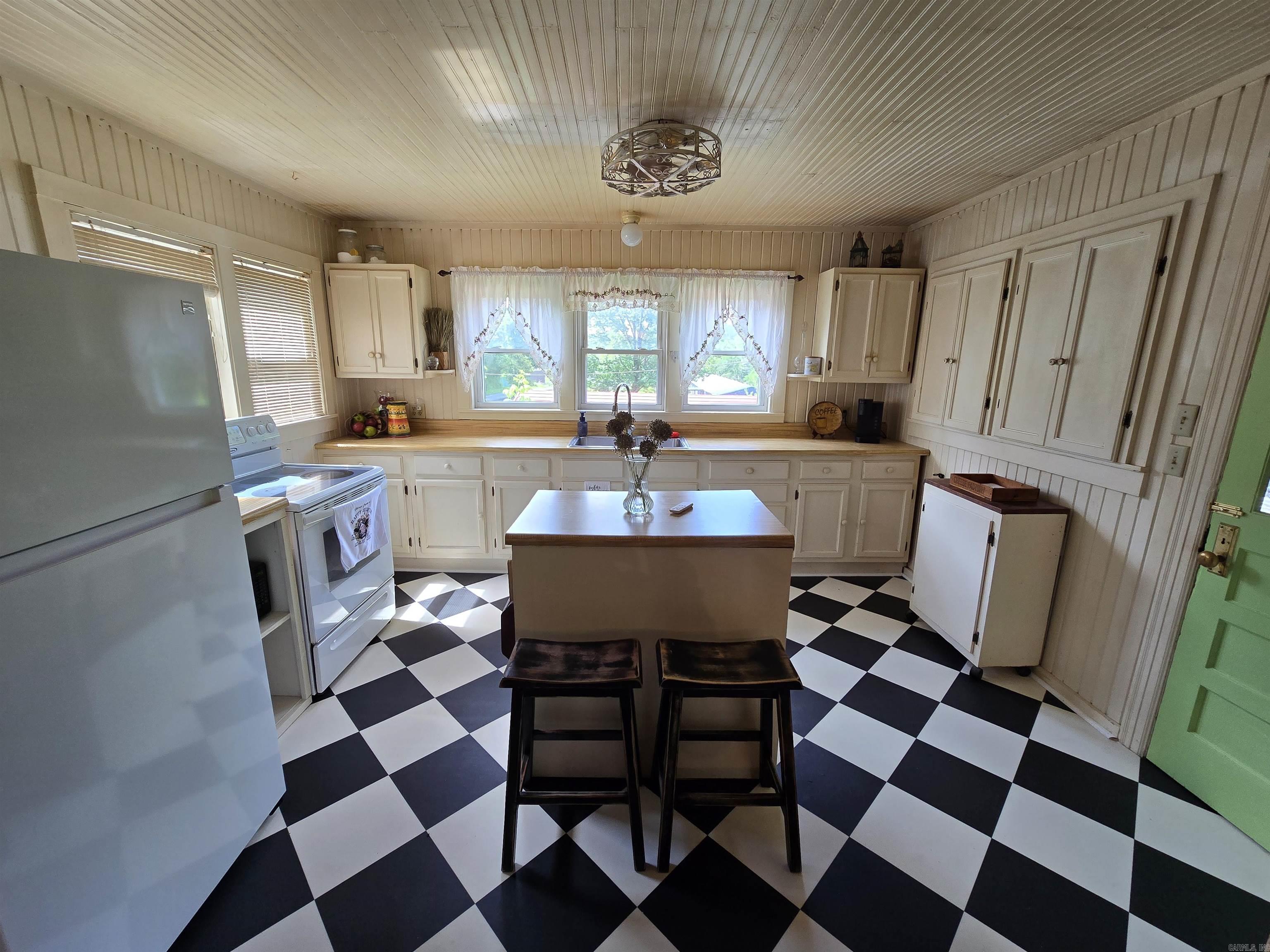 102 McKinney  Shirley, AR