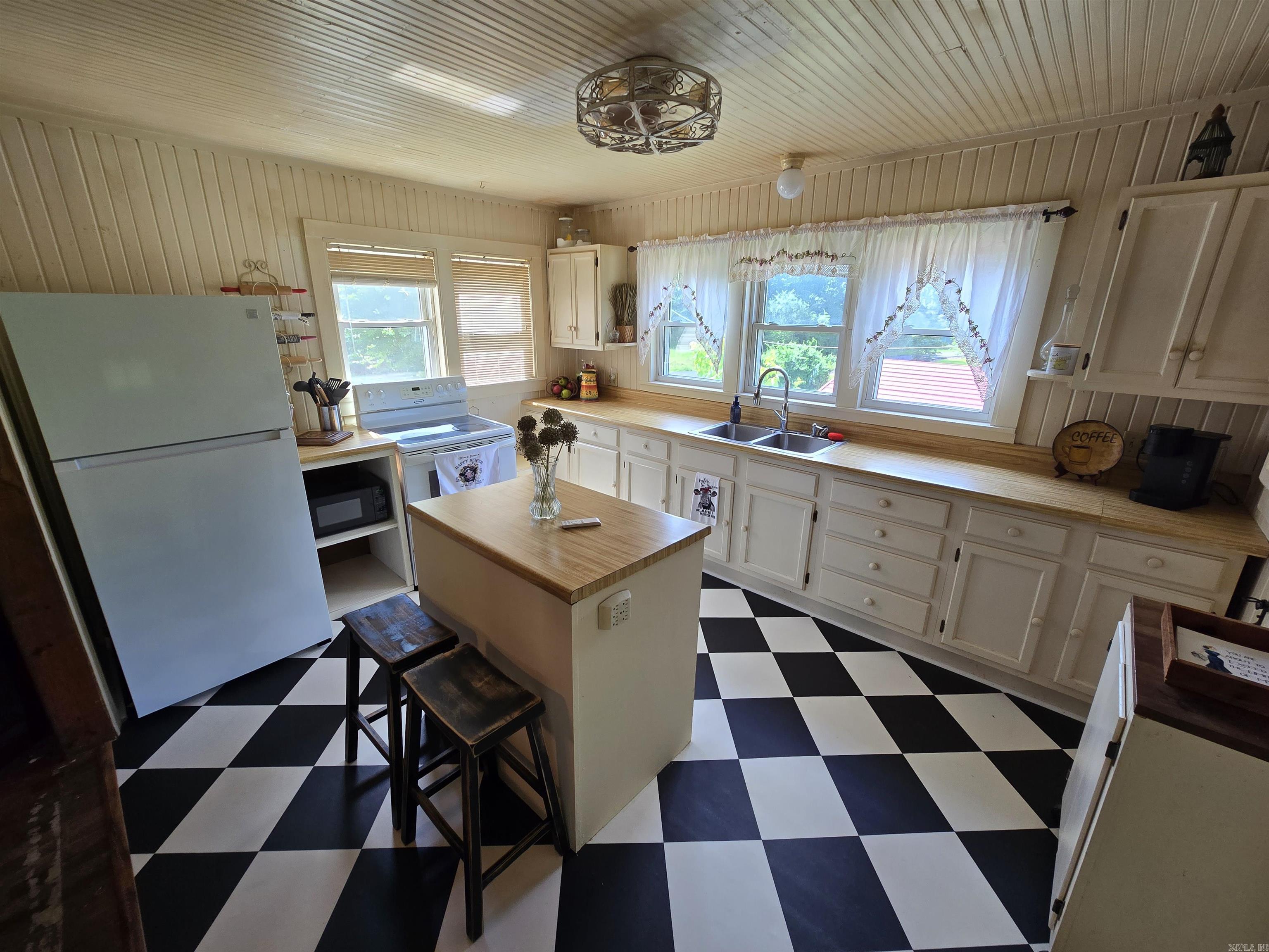 102 McKinney  Shirley, AR