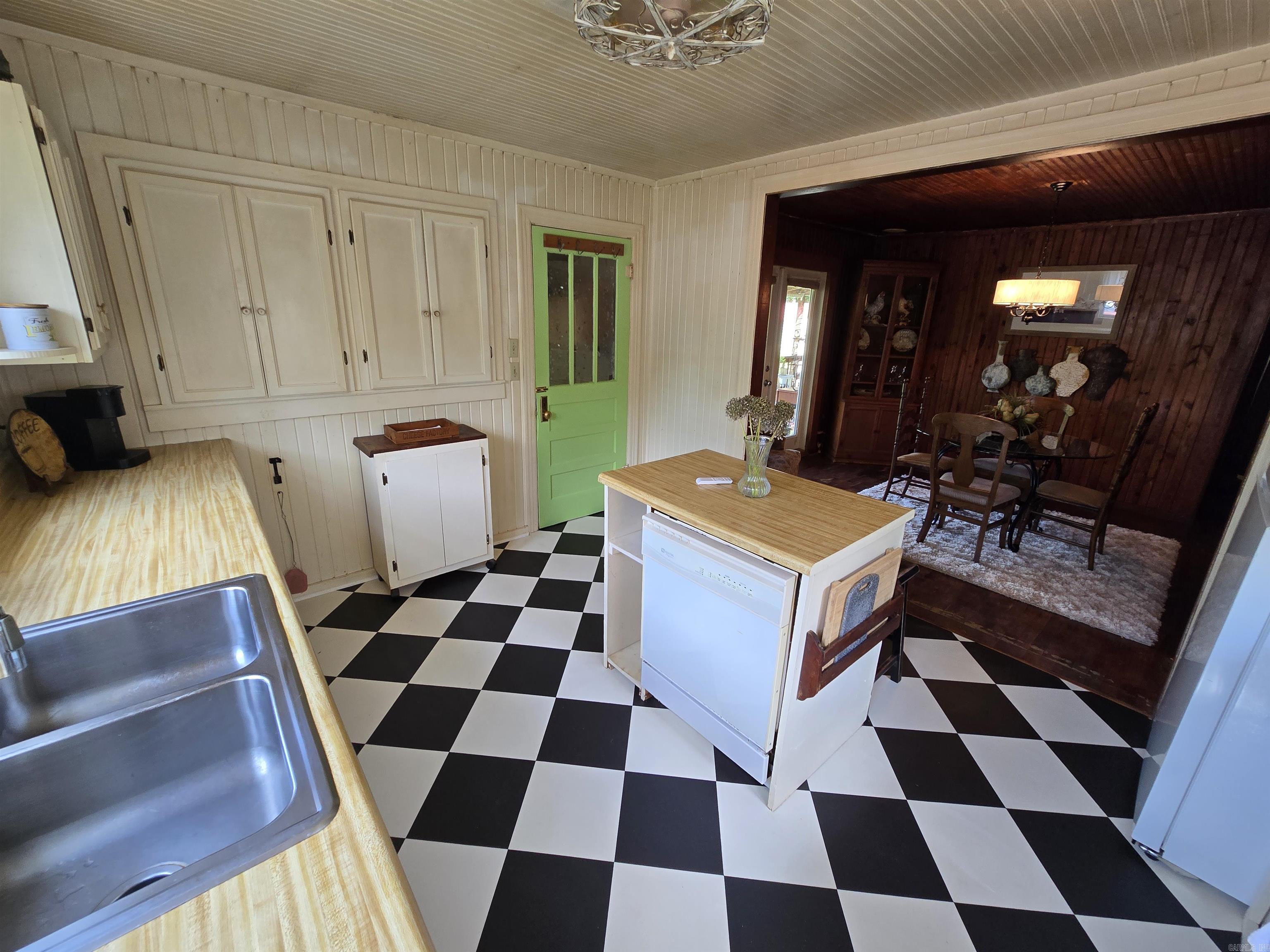 102 McKinney  Shirley, AR