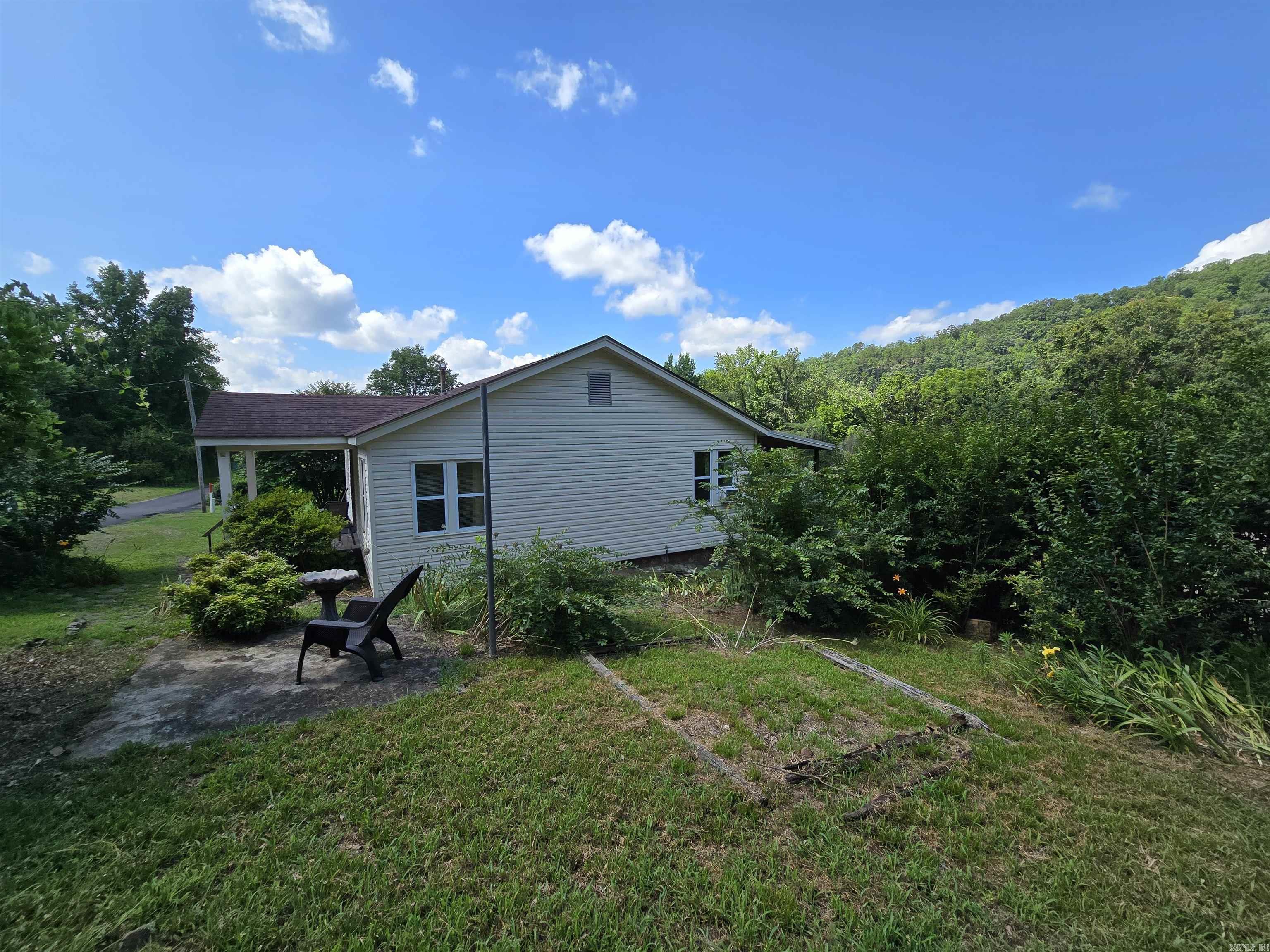 102 McKinney  Shirley, AR