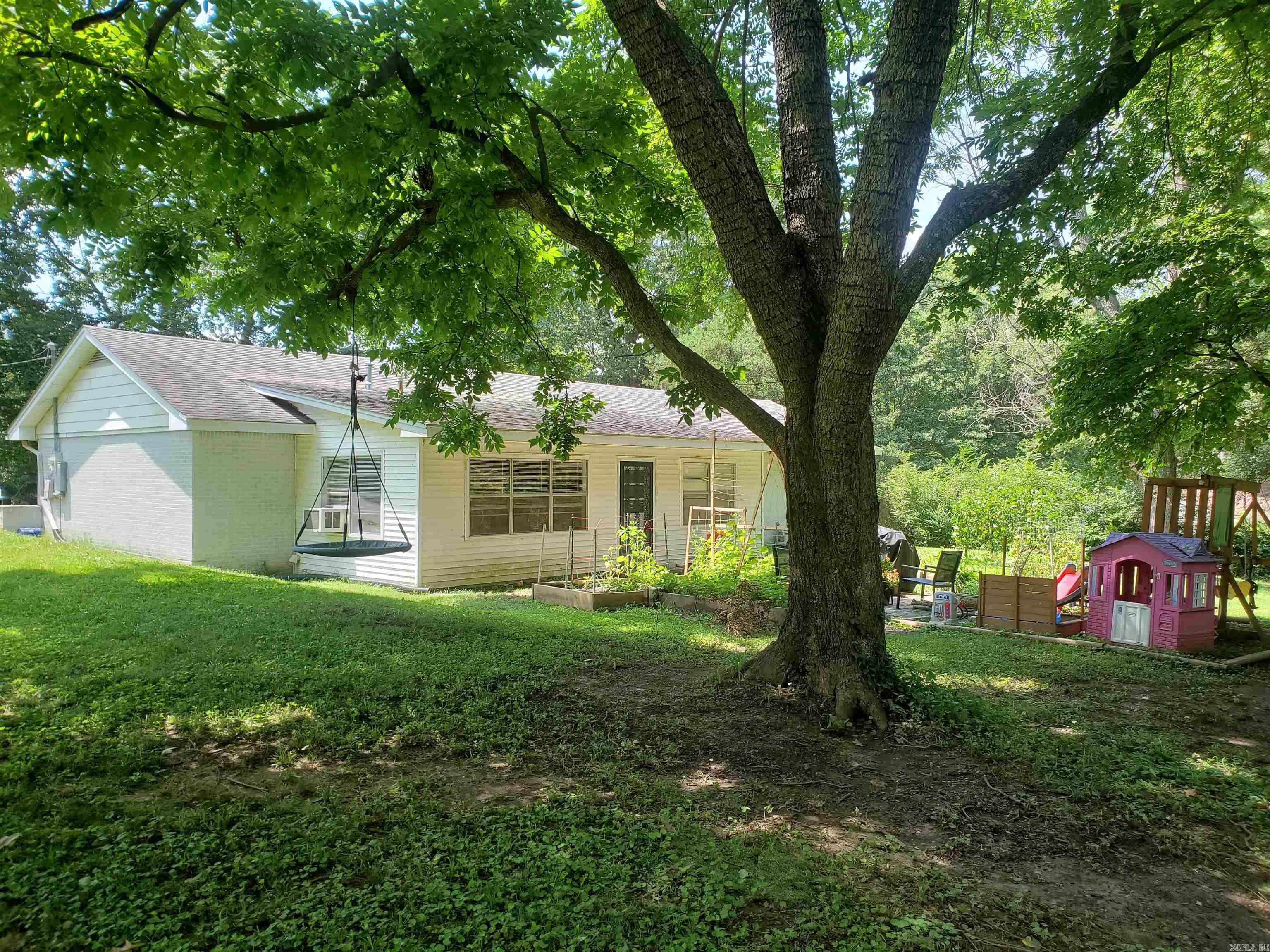 592 S 12th  Piggott, AR
