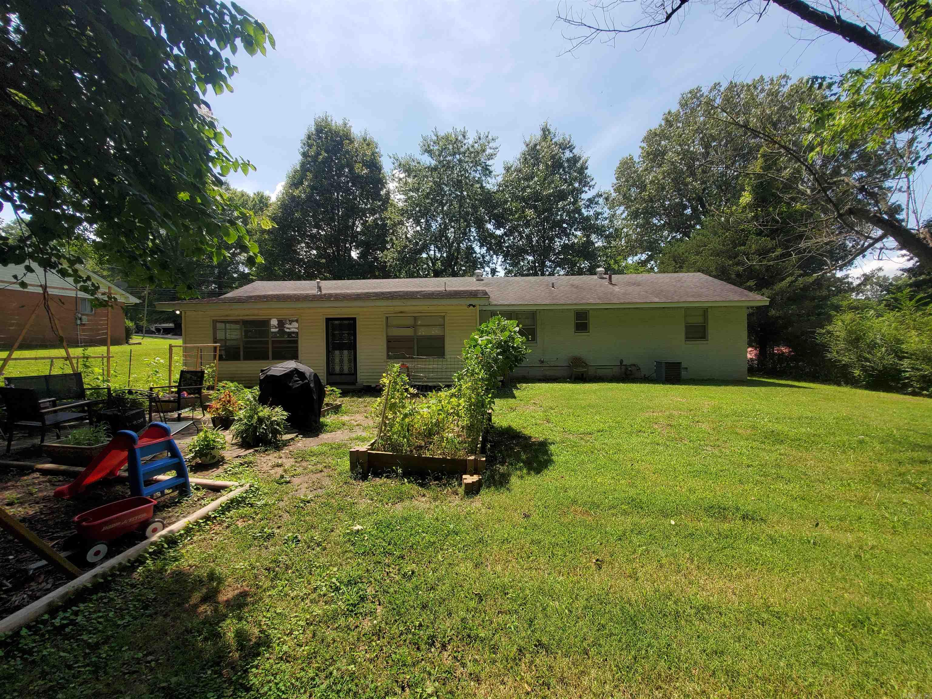 592 S 12th  Piggott, AR