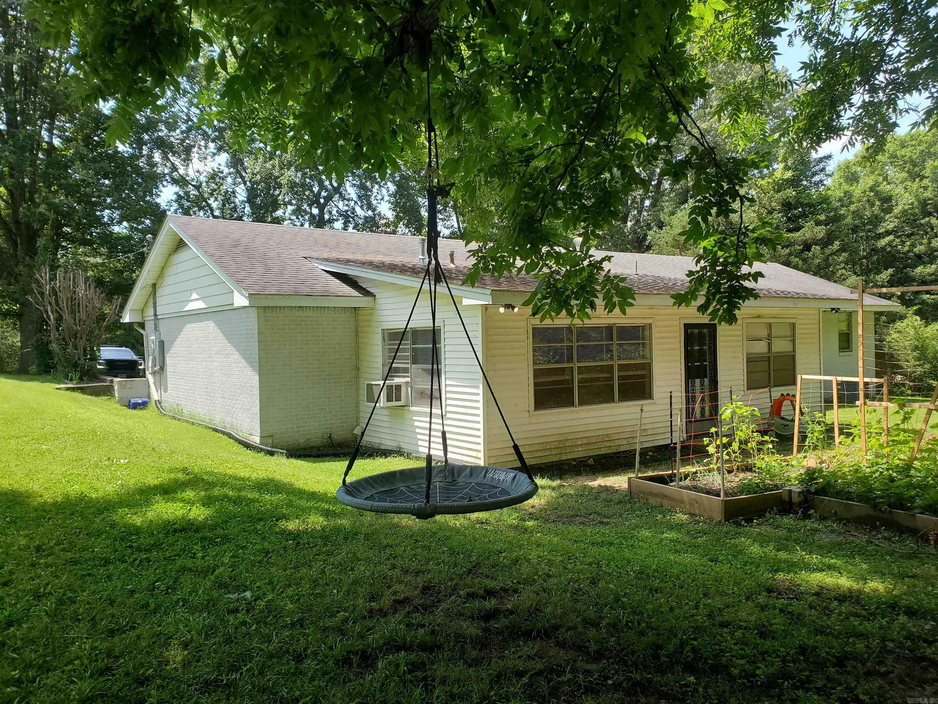 592 S 12th  Piggott, AR