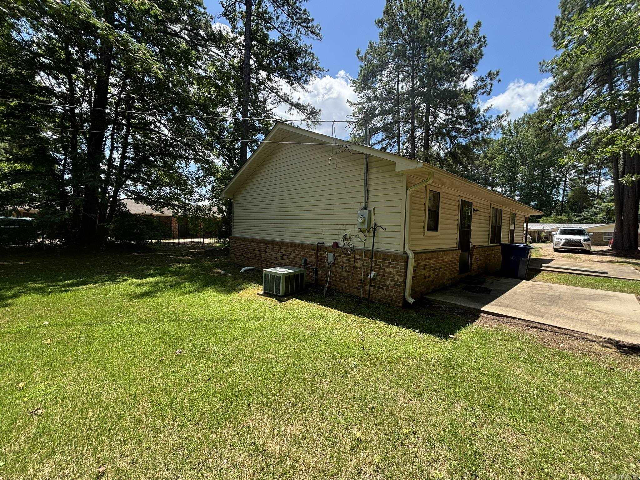 1470 Harper  Camden, AR