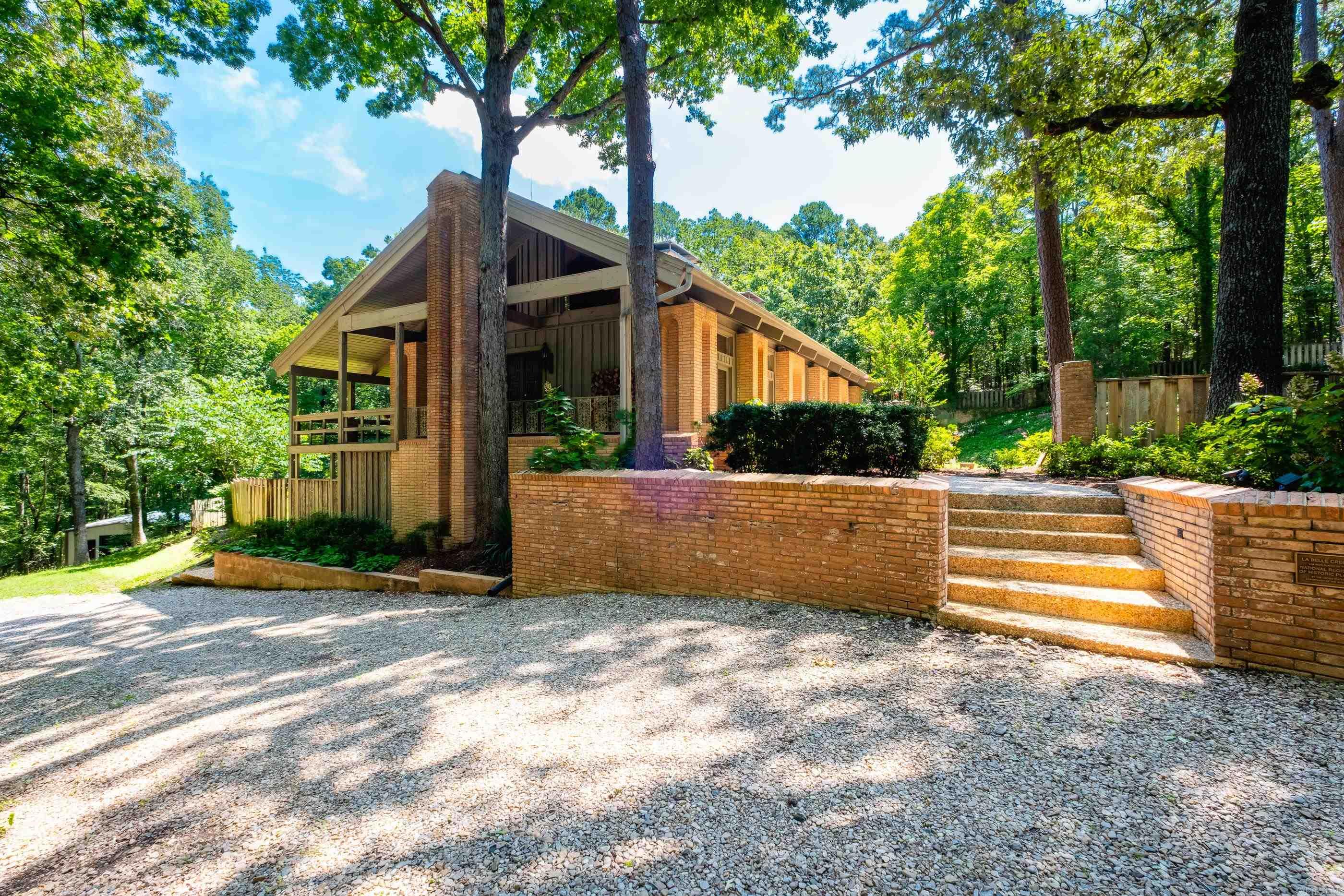 8101 Barrett  Roland, AR