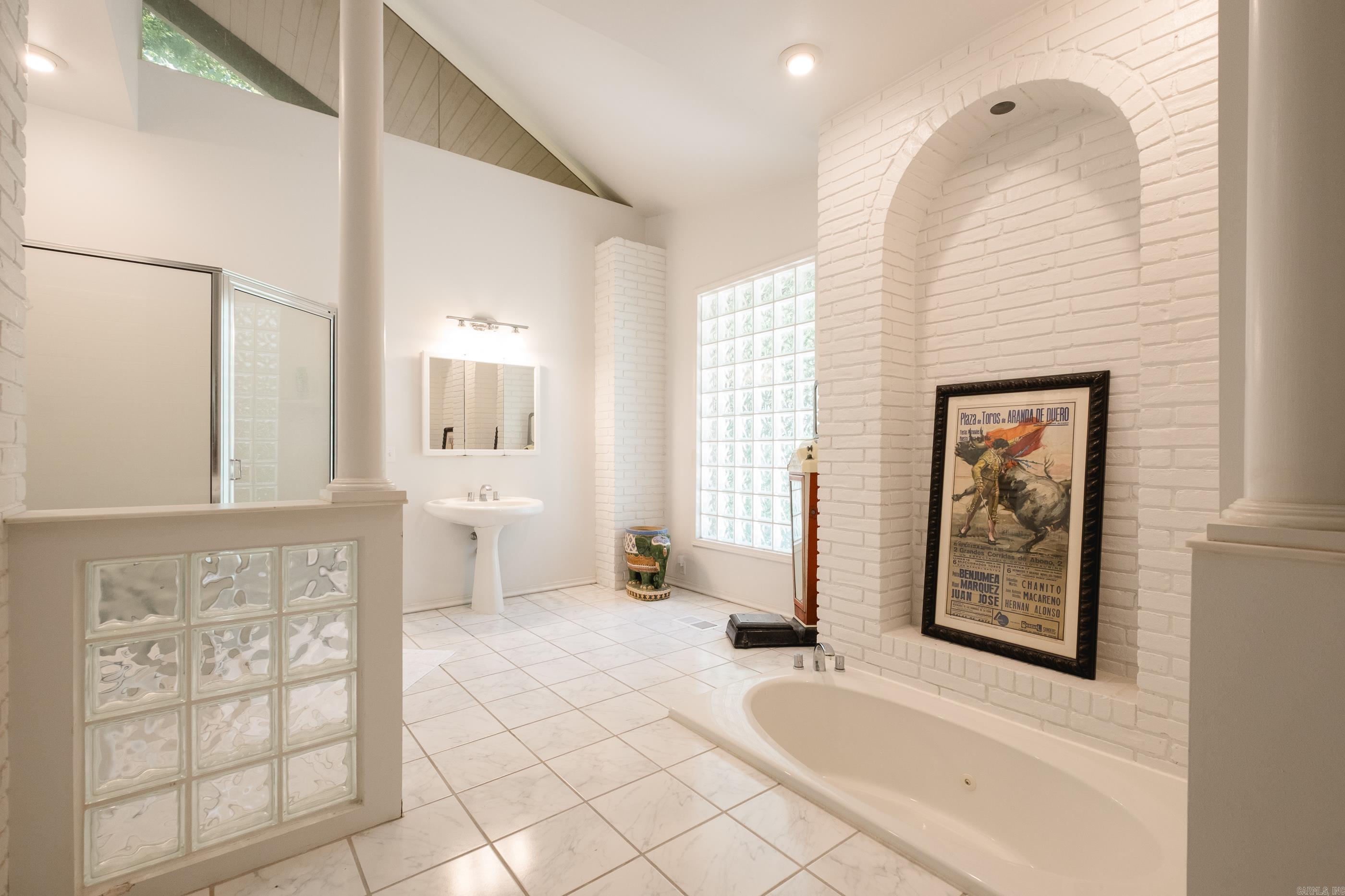 8101 Barrett  Roland, AR